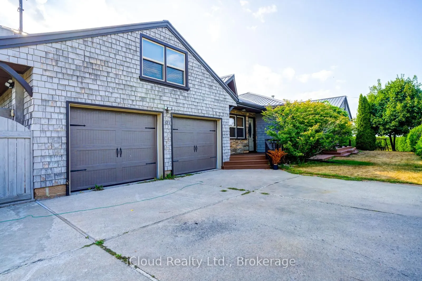 523 Lake Drive E