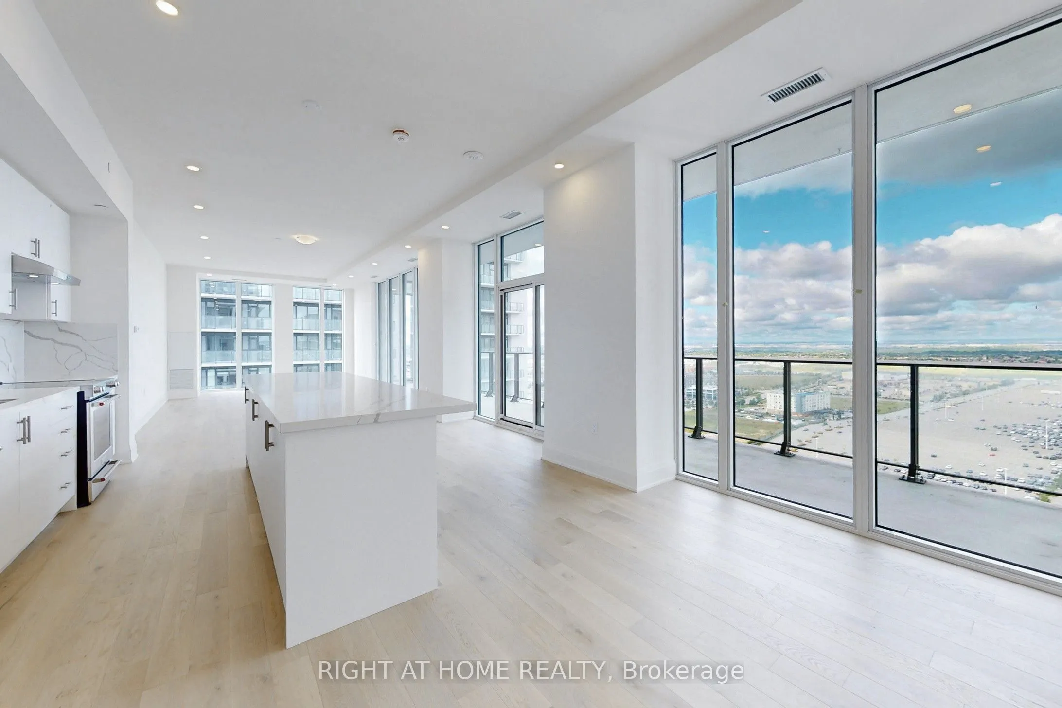 8960 Jane Street, #LPH106