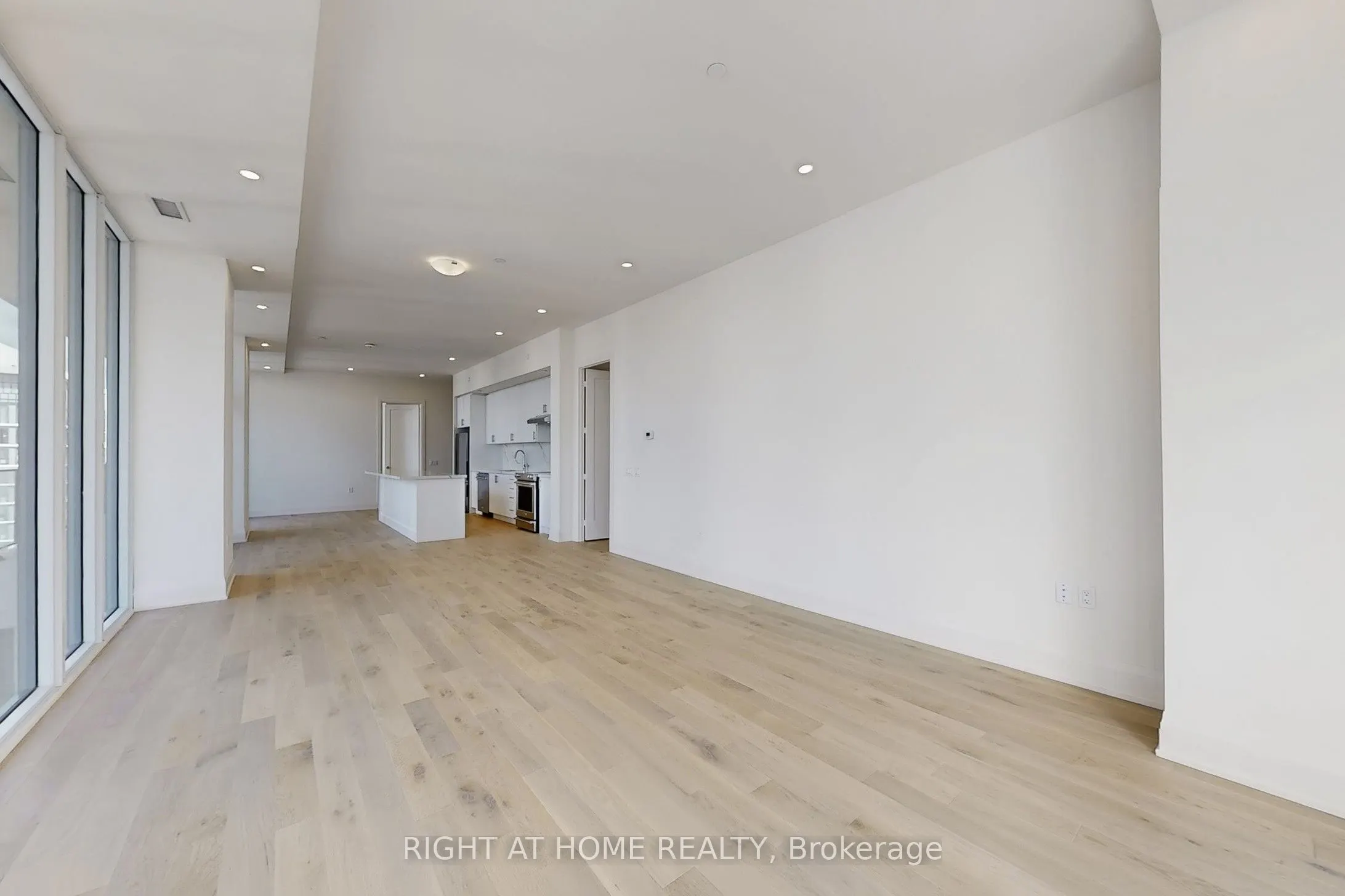 8960 Jane Street, #LPH106