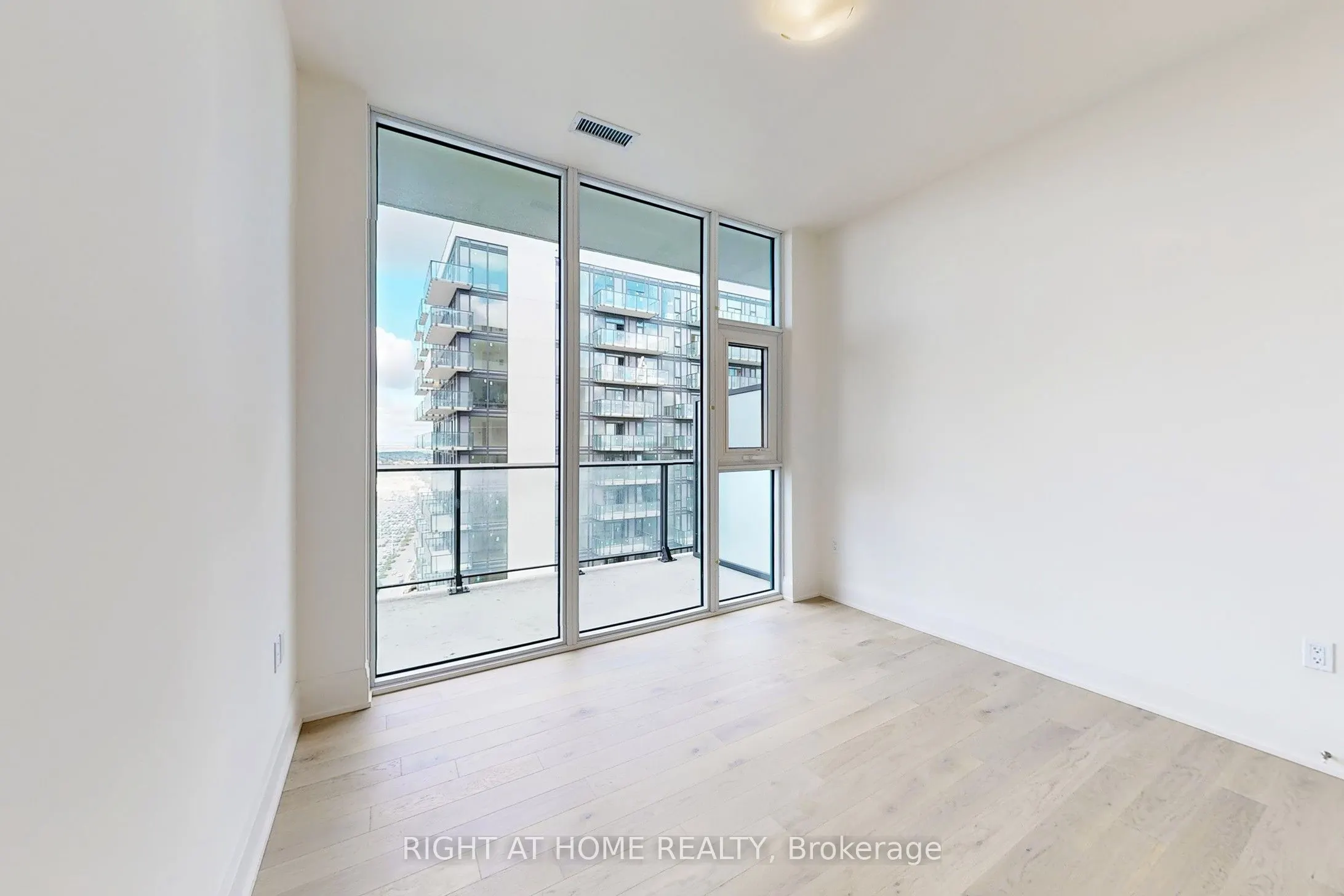 8960 Jane Street, #LPH106