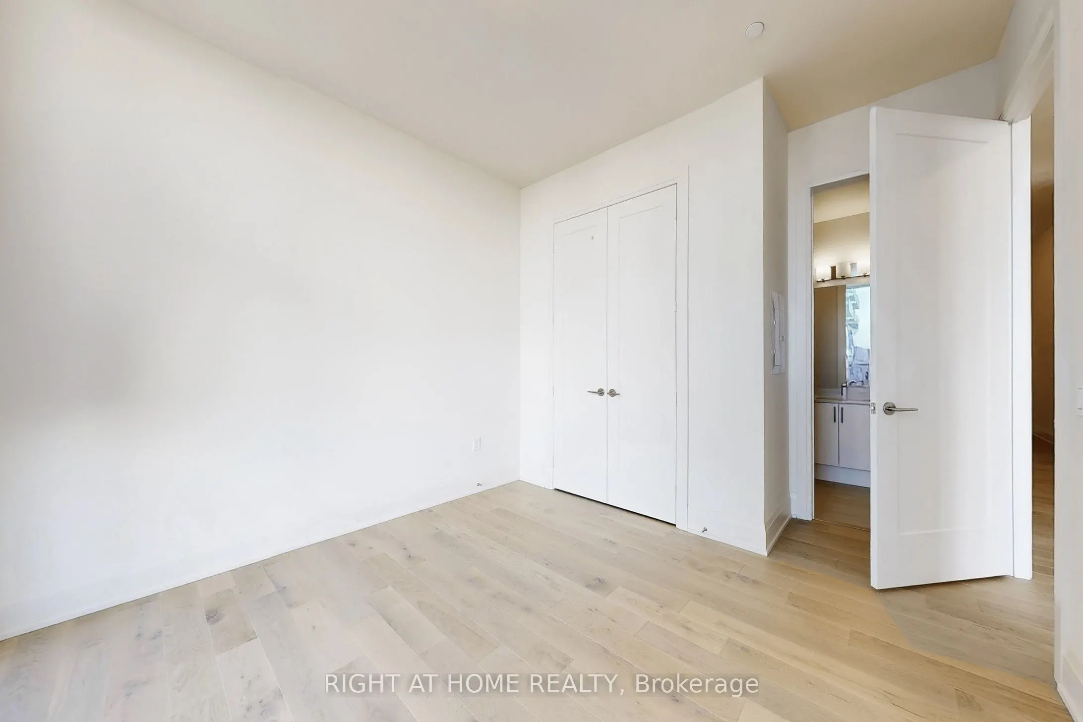 8960 Jane Street, #LPH106