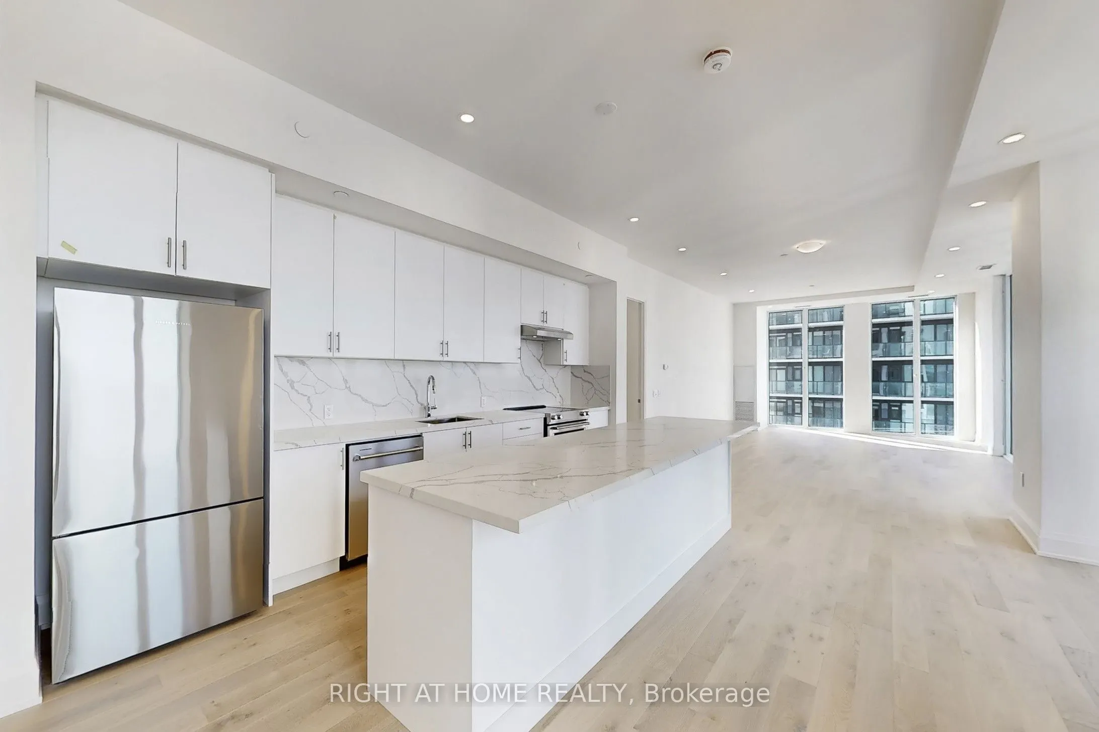 8960 Jane Street, #LPH106