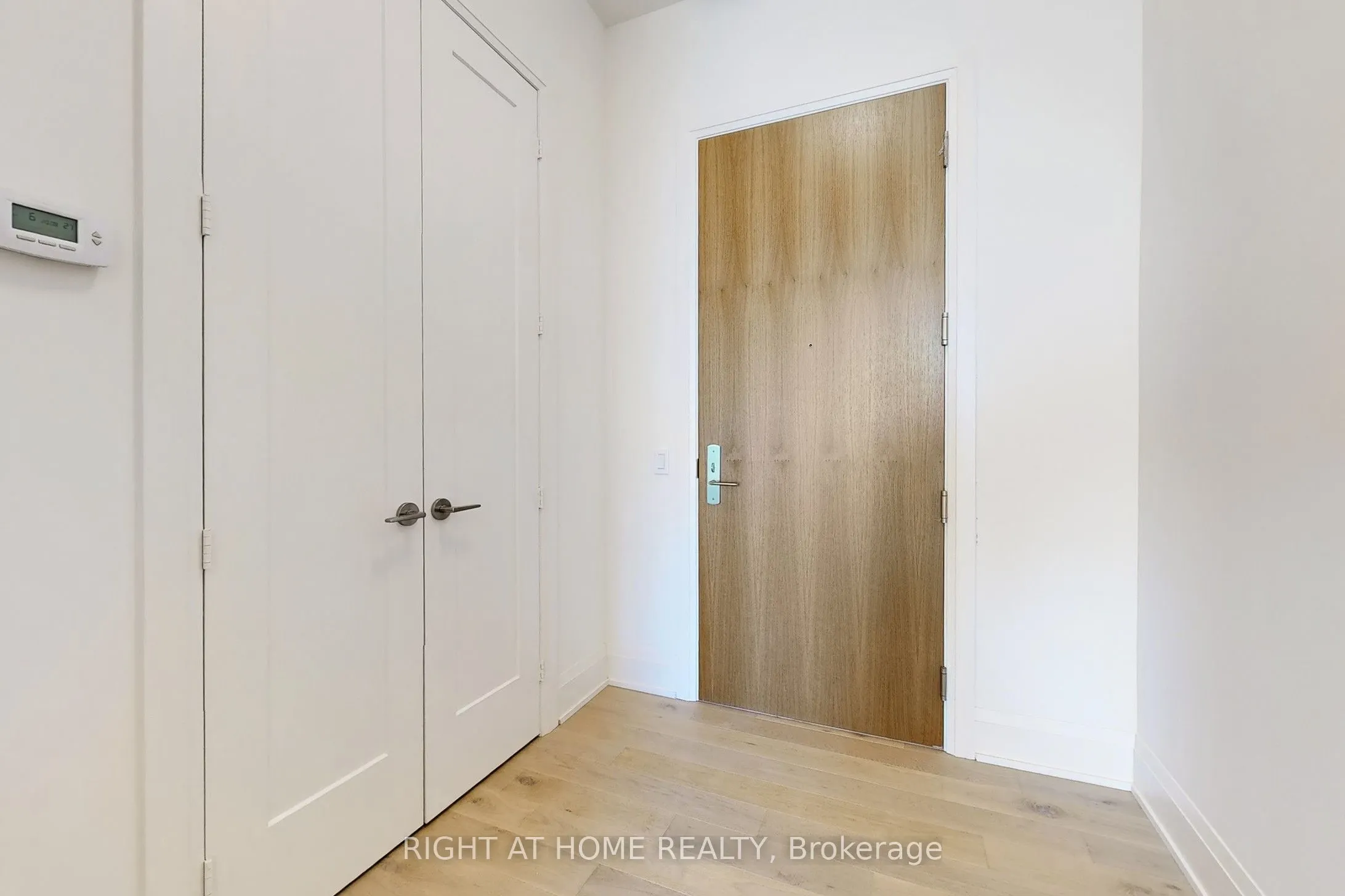 8960 Jane Street, #LPH106