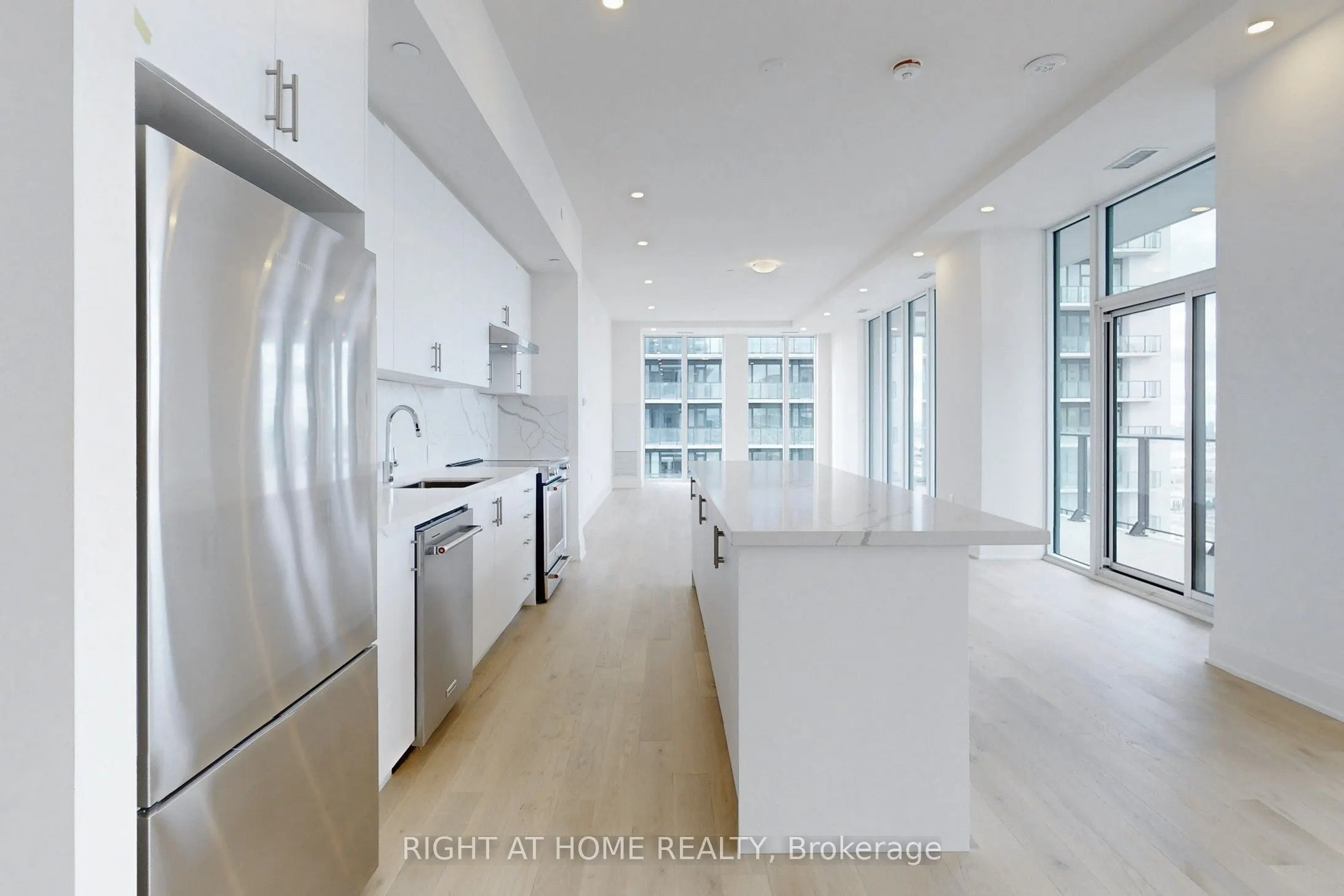 8960 Jane Street, #LPH106