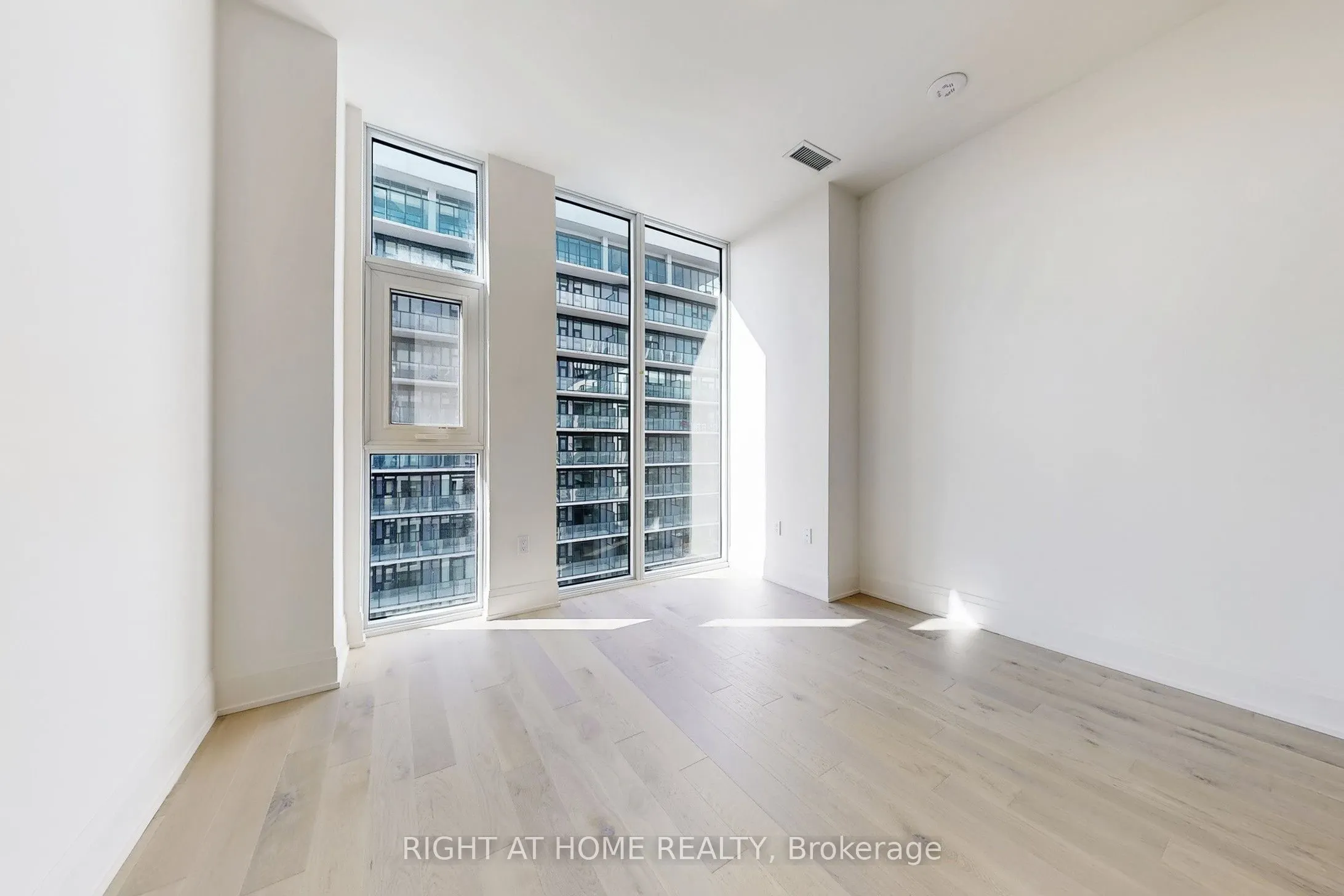 8960 Jane Street, #LPH106