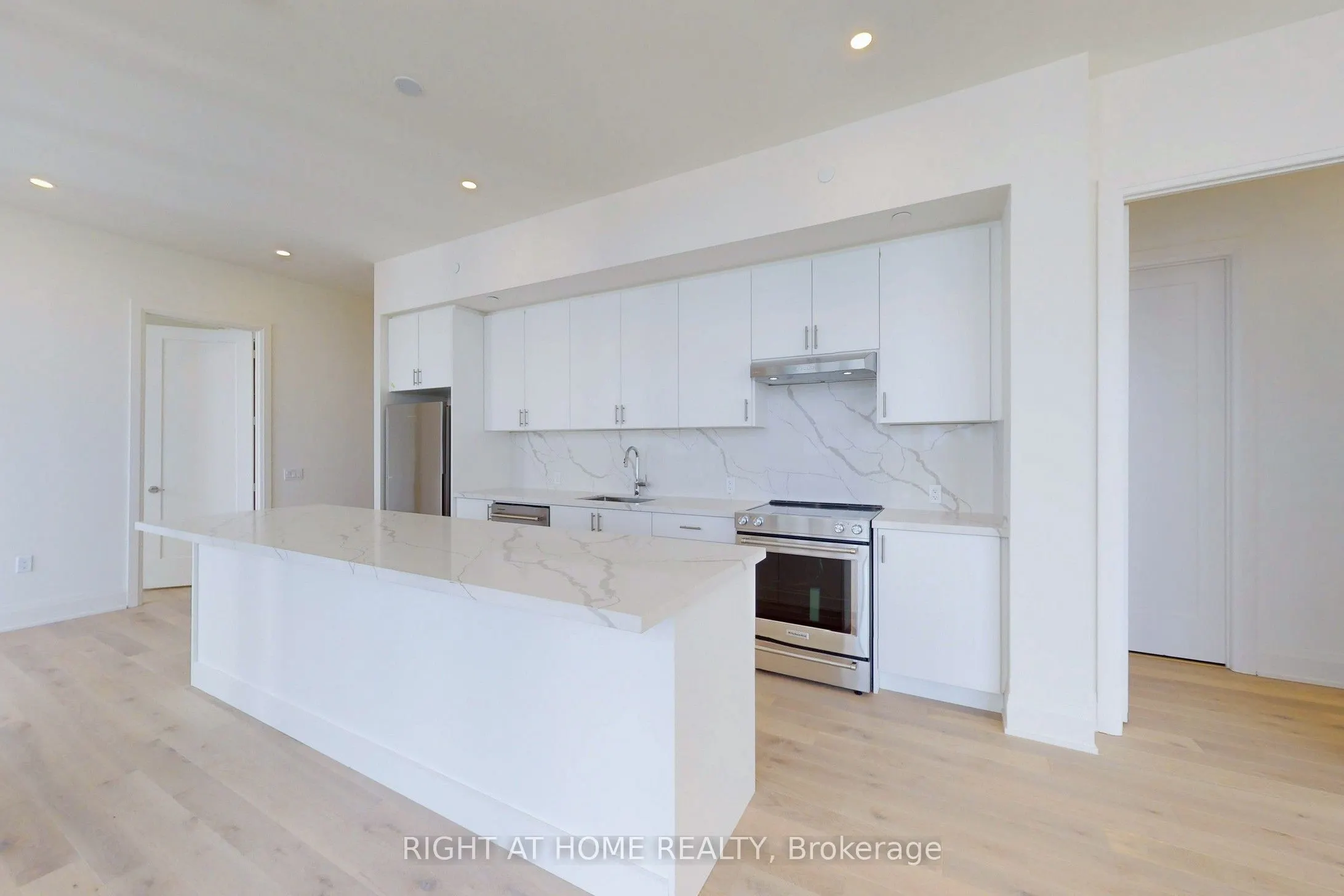 8960 Jane Street, #LPH106