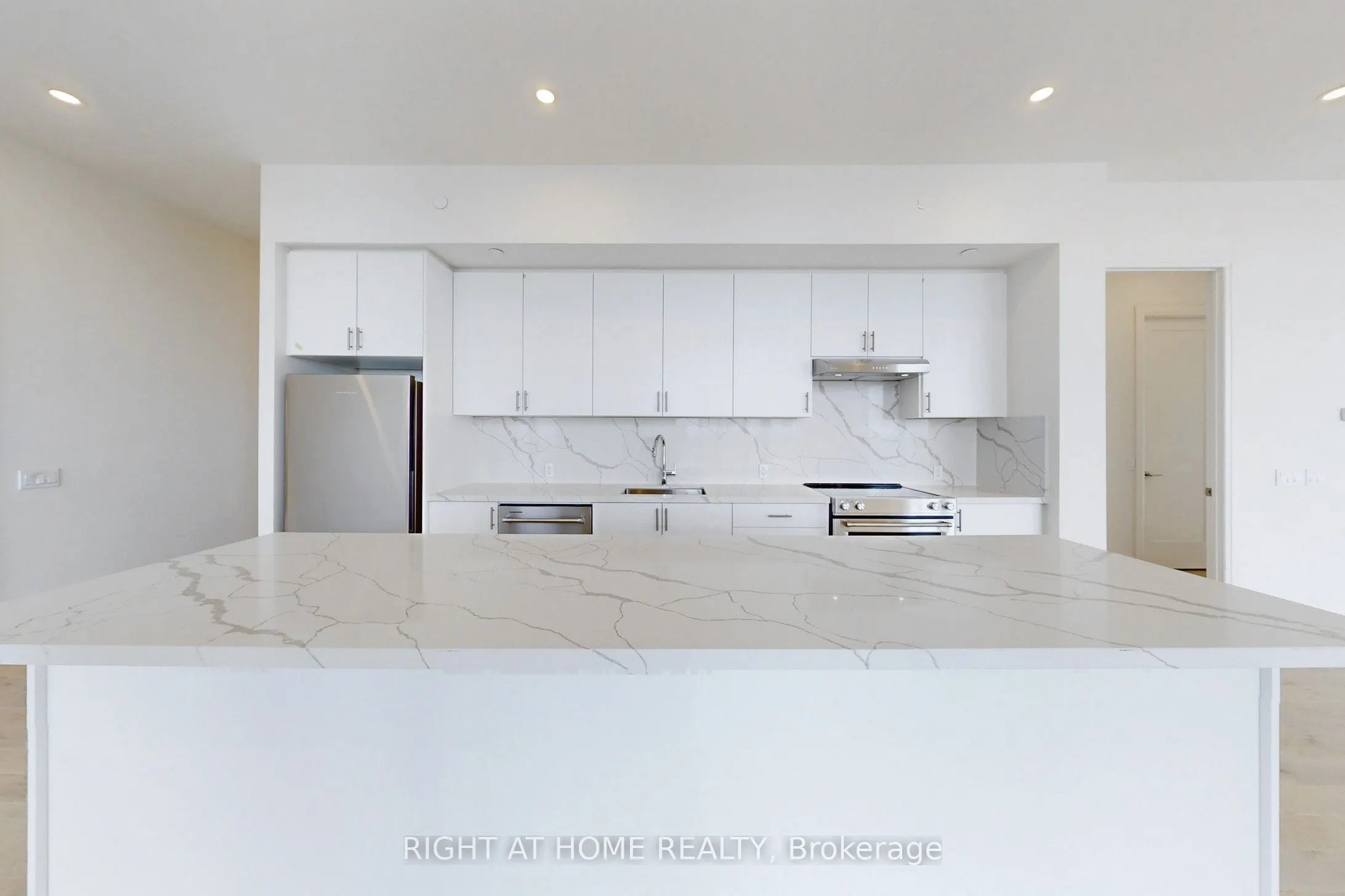 8960 Jane Street, #LPH106