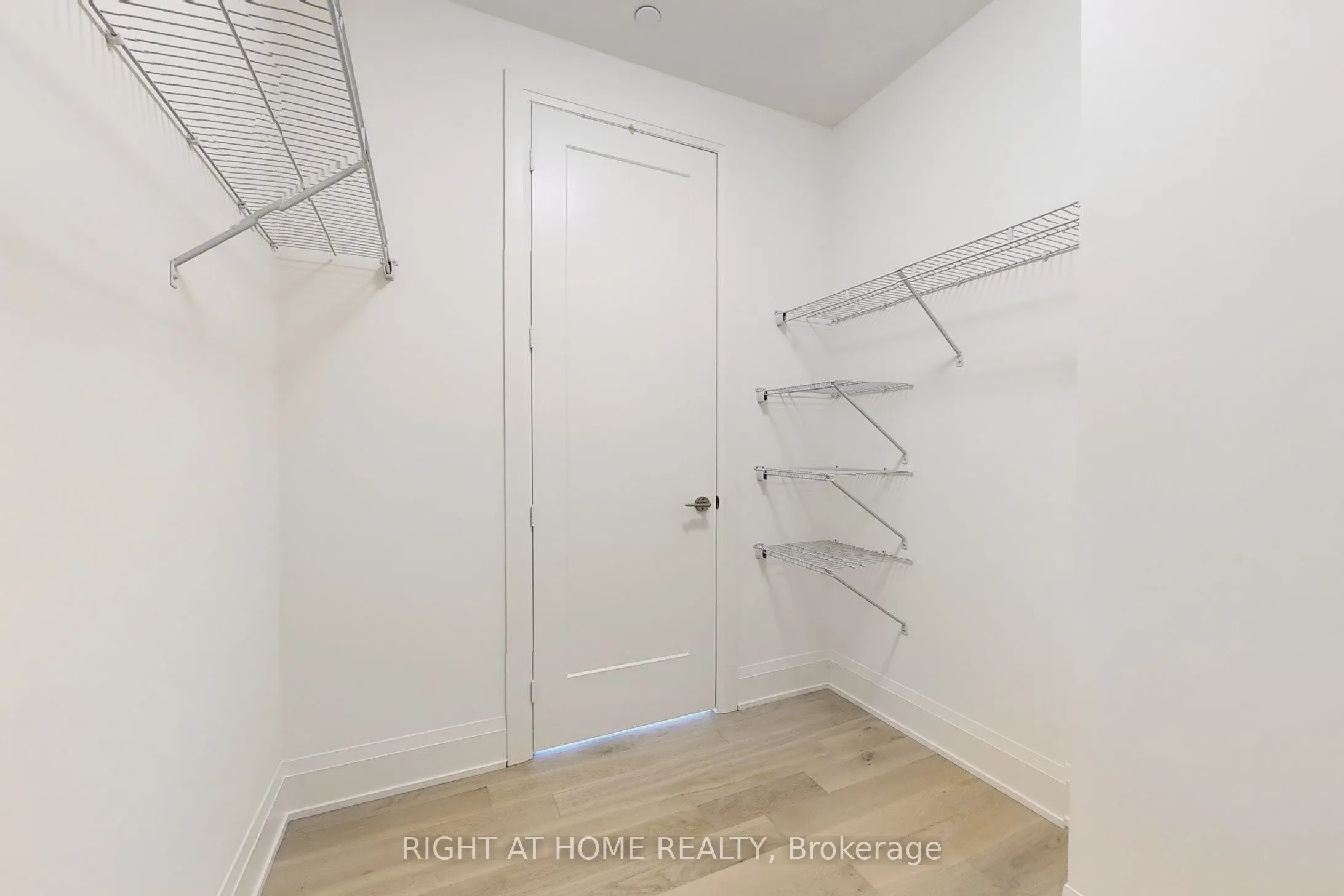 8960 Jane Street, #LPH106