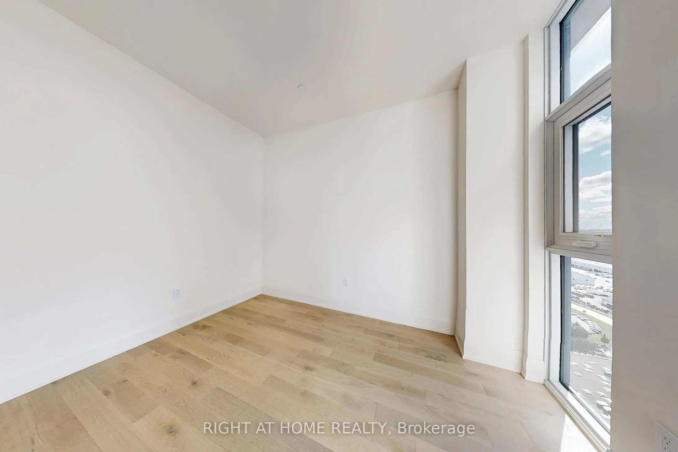 8960 Jane Street, #LPH106