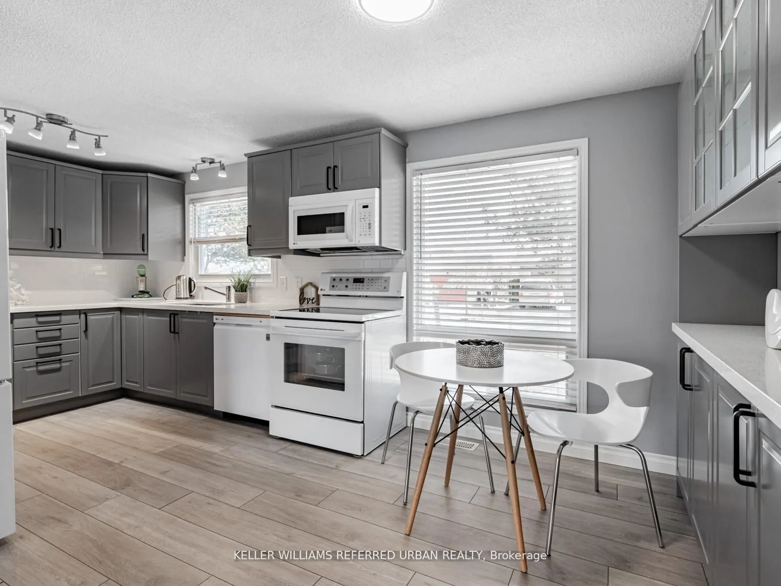 114 Tecumseth Pines Drive