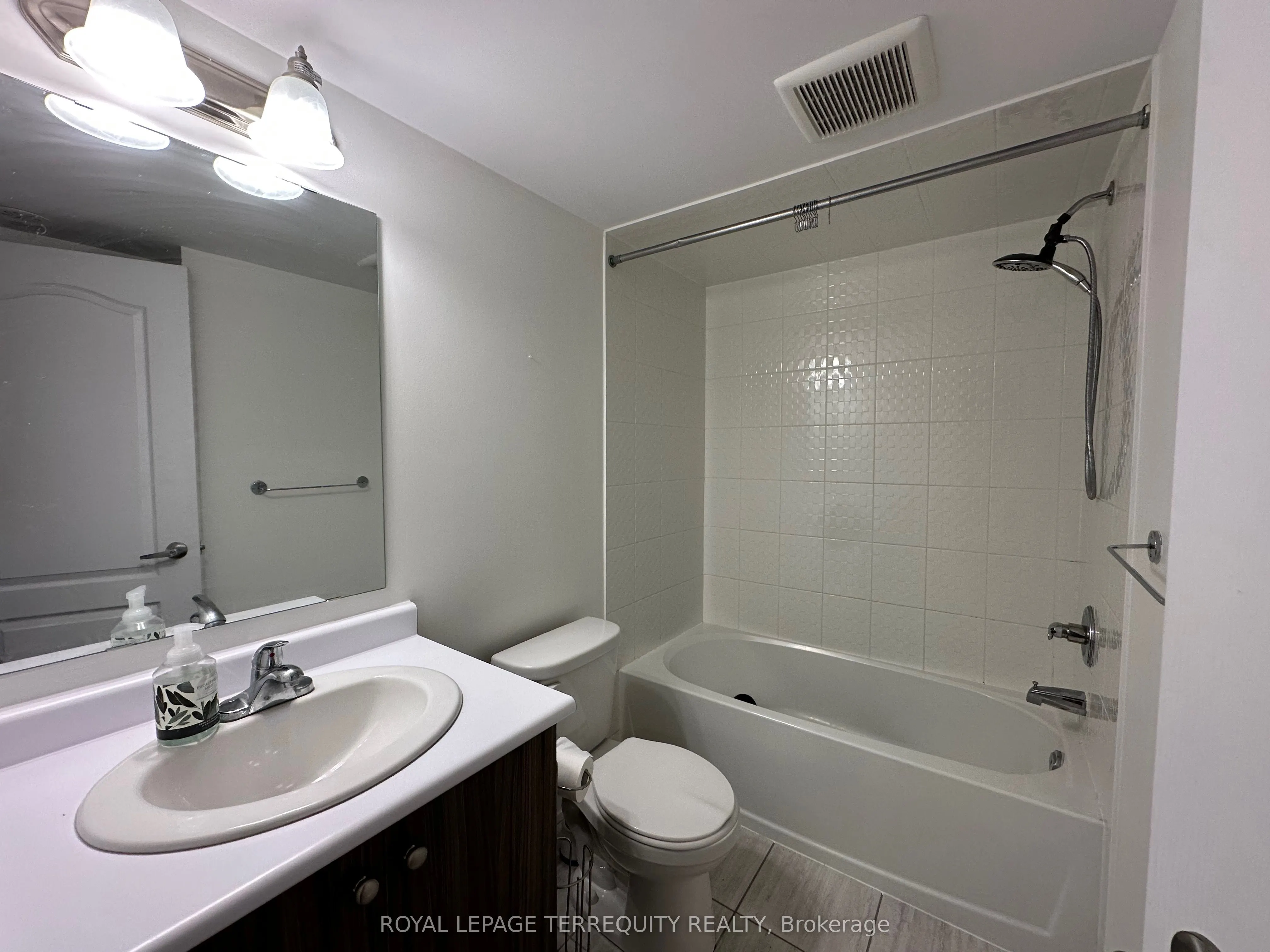 10 Westmeath Lane, #2221