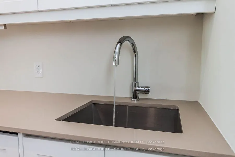 9075 Jane Street, #1605
