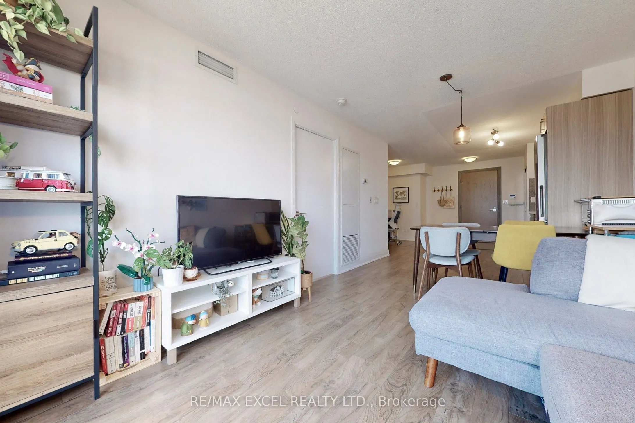 18 Uptown Drive, #1603