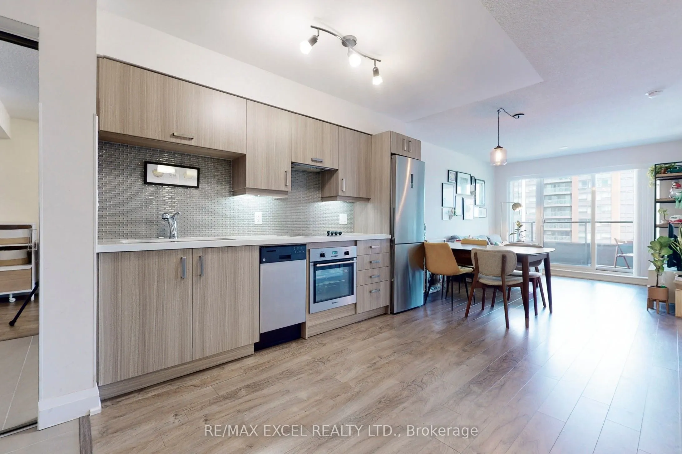 18 Uptown Drive, #1603