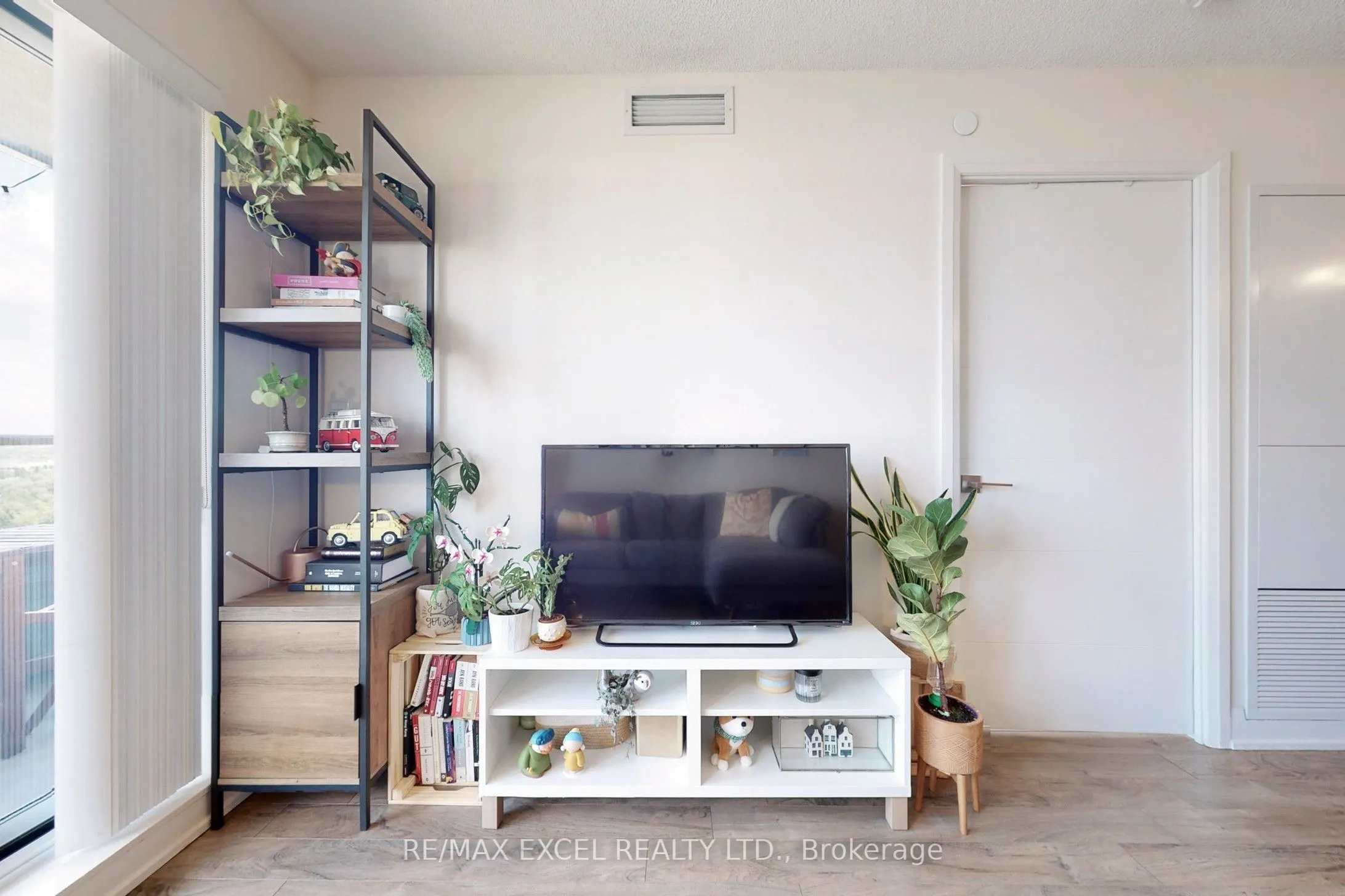 18 Uptown Drive, #1603