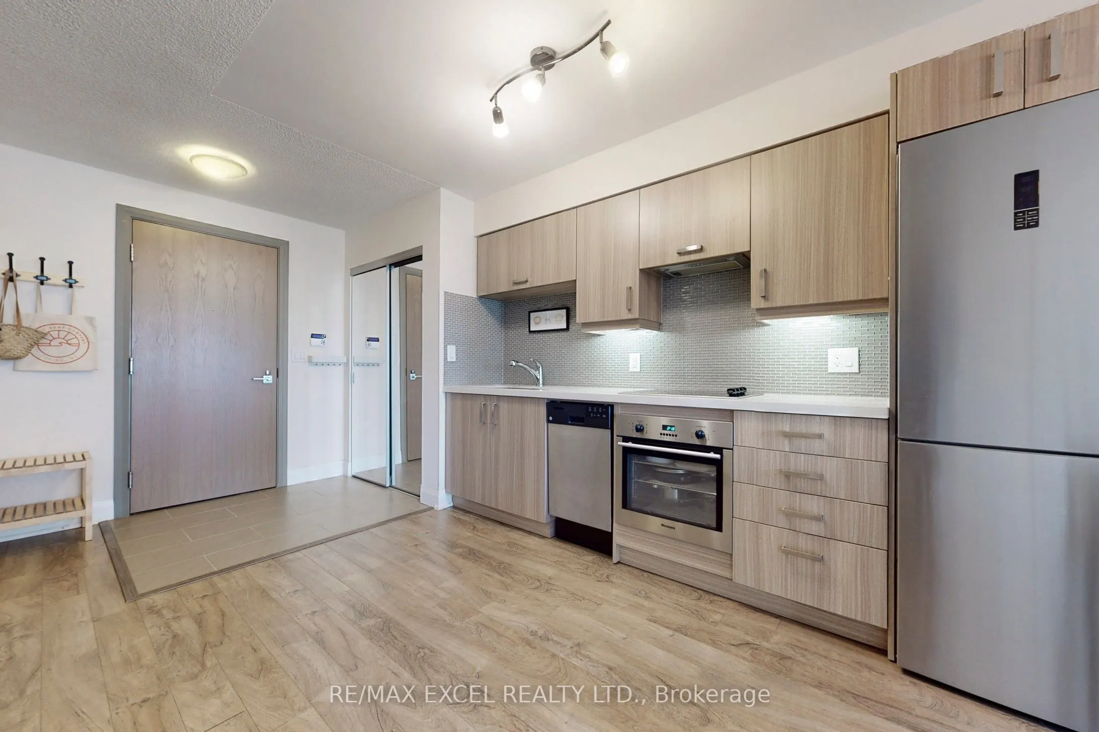 18 Uptown Drive, #1603