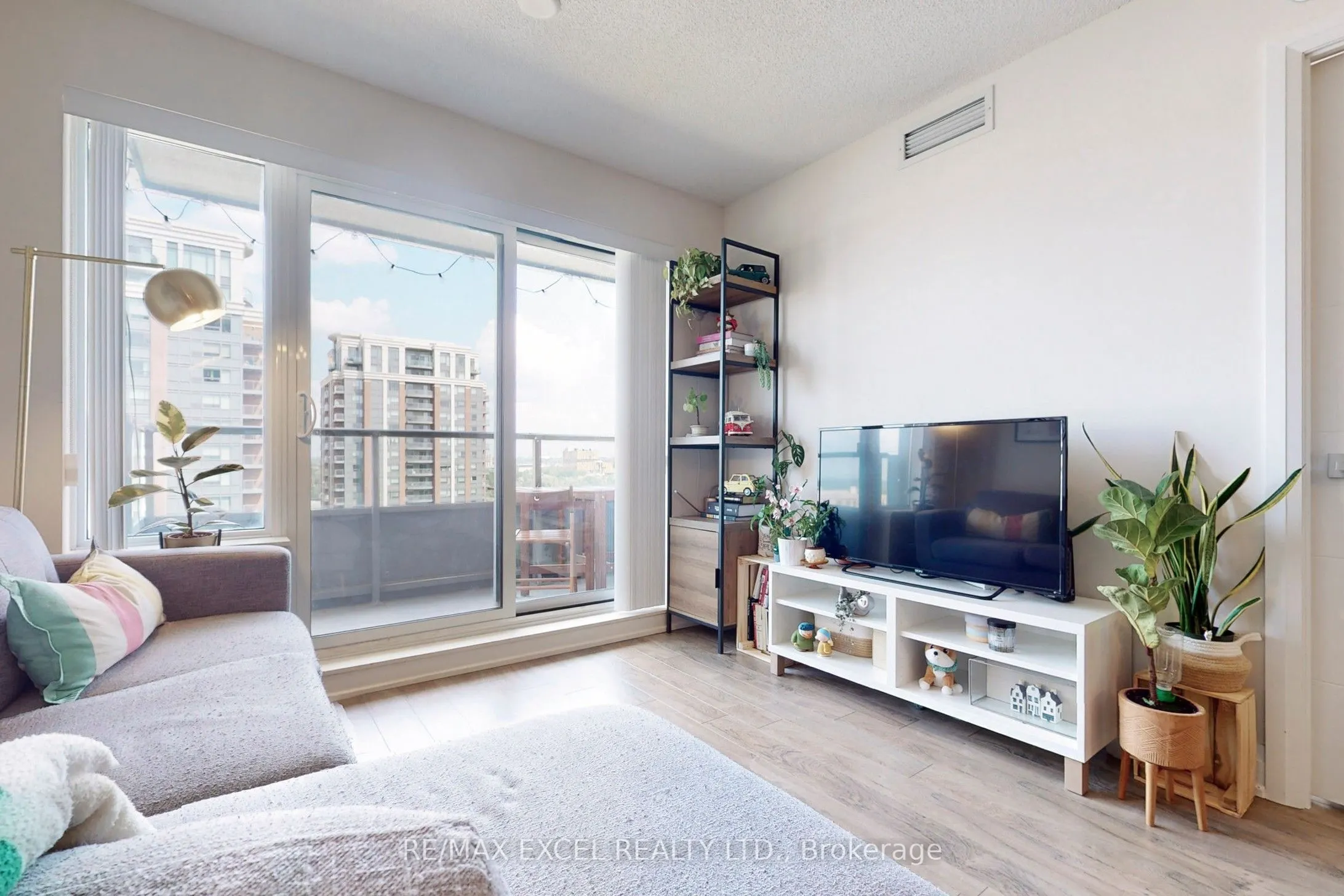 18 Uptown Drive, #1603