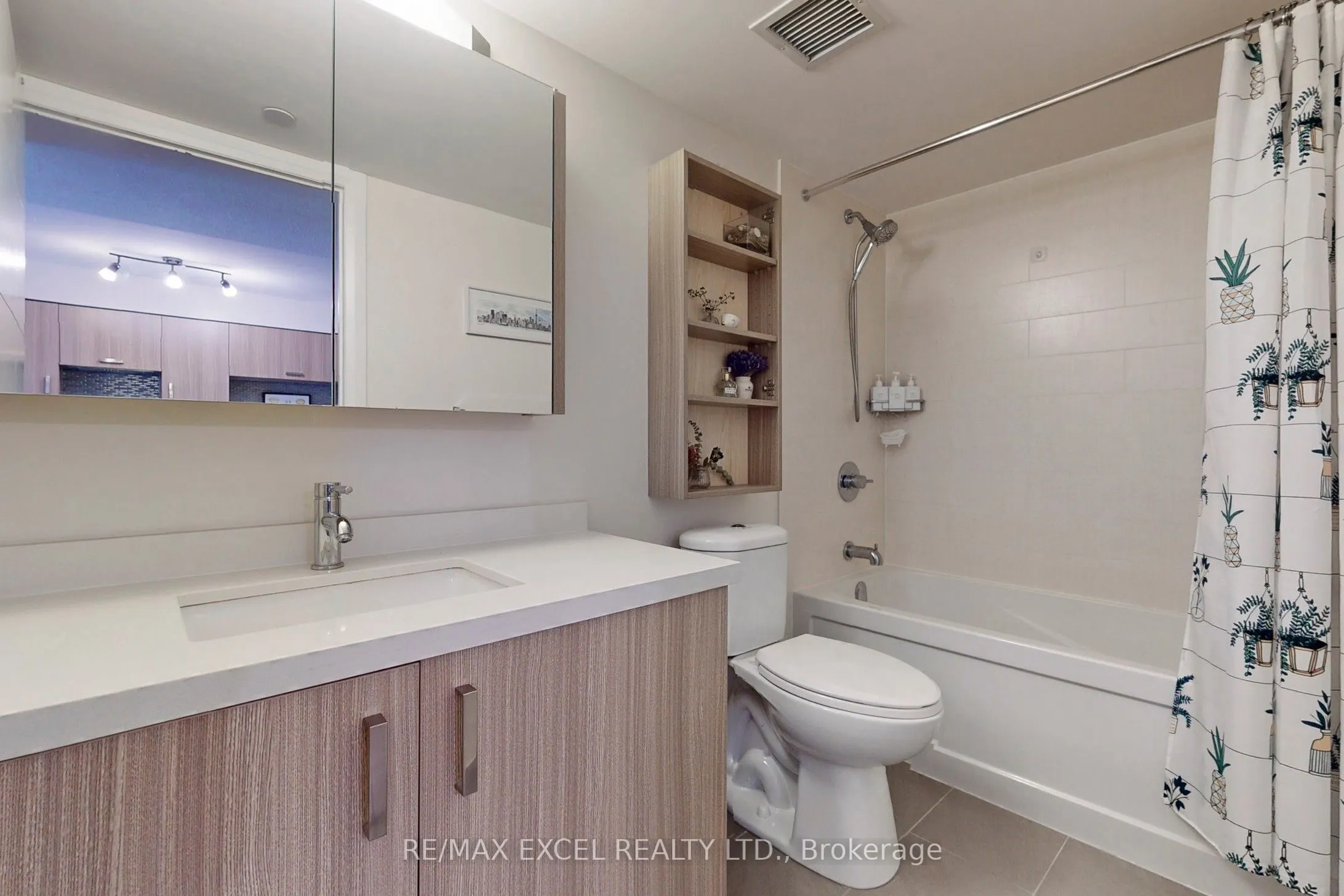 18 Uptown Drive, #1603
