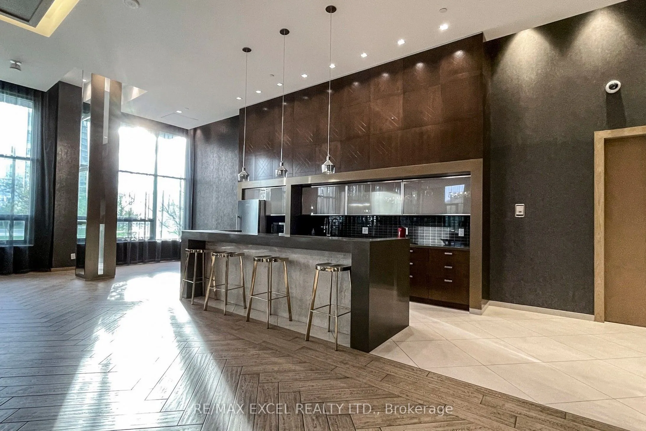 18 Uptown Drive, #1603