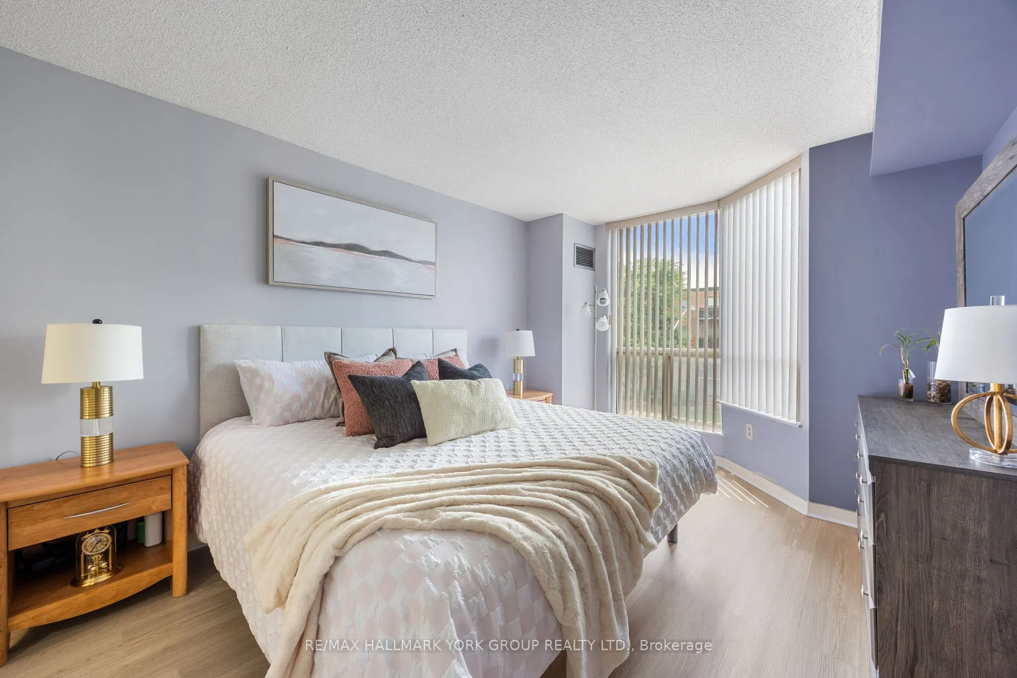 309 Major Mackenzie Drive, #301