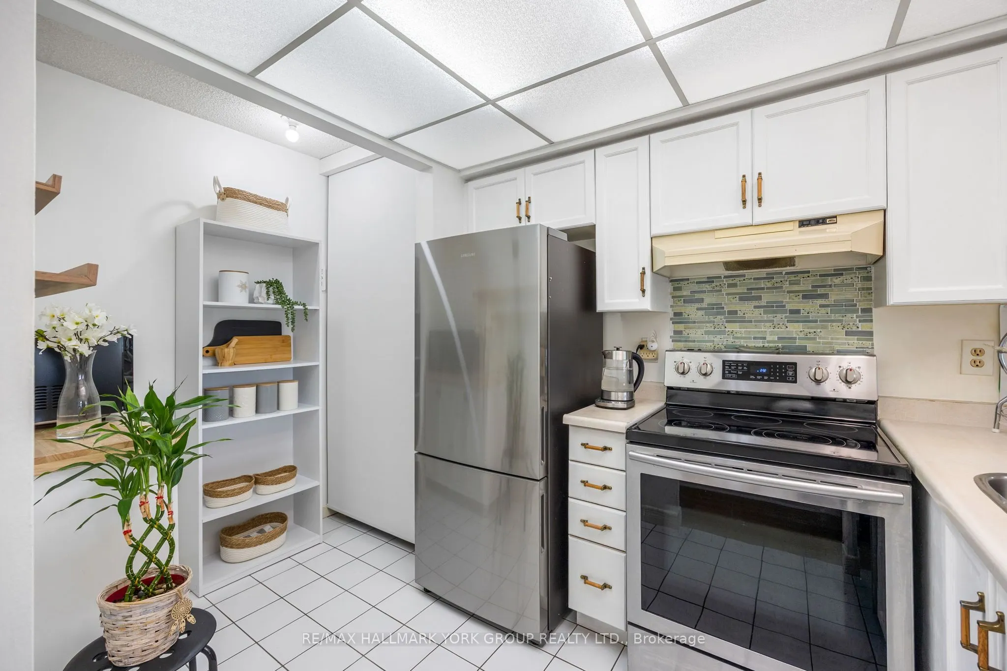 309 Major Mackenzie Drive, #301