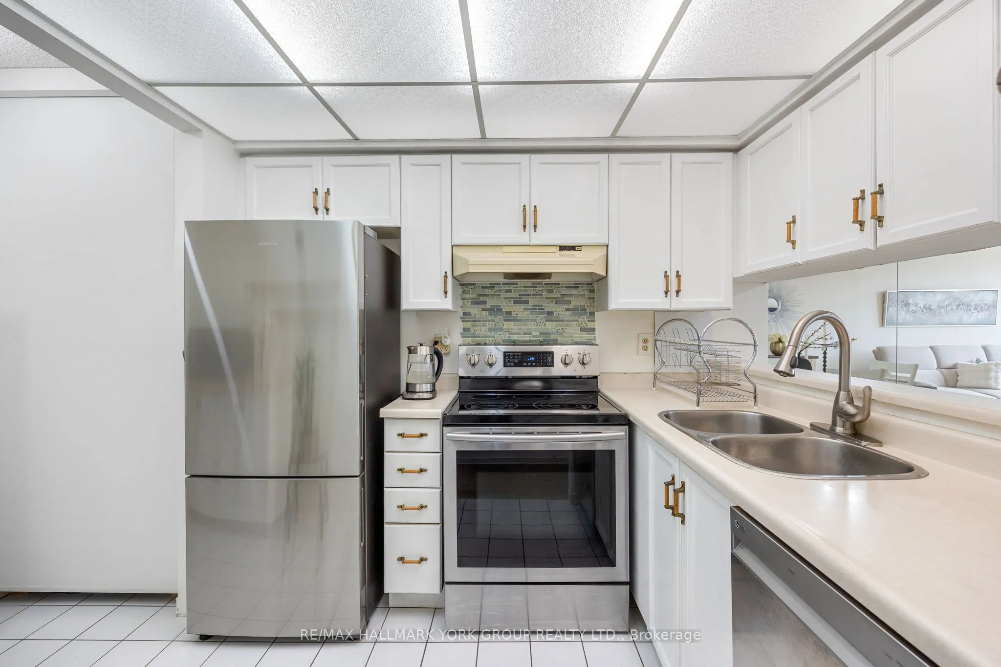 309 Major Mackenzie Drive, #301