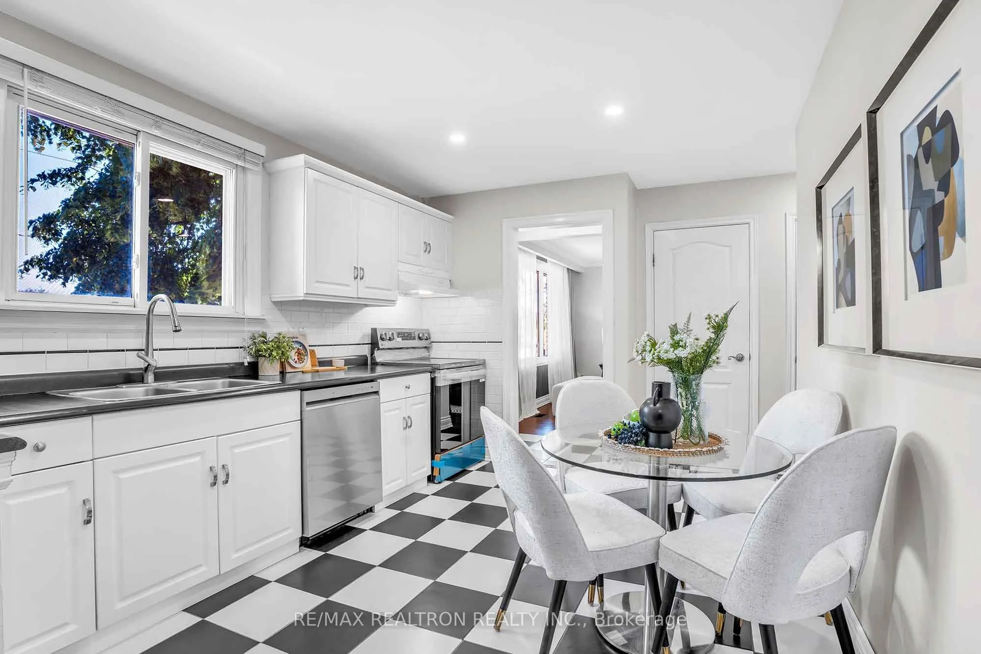 318 Walker Avenue, #Main Floor