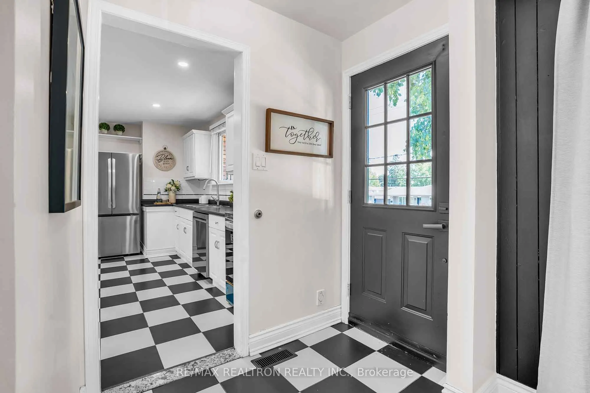 318 Walker Avenue, #Main Floor