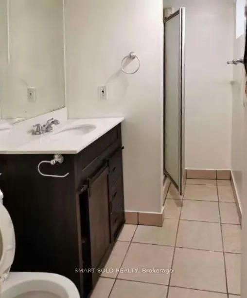 223 Browndale Cres Lower, #2