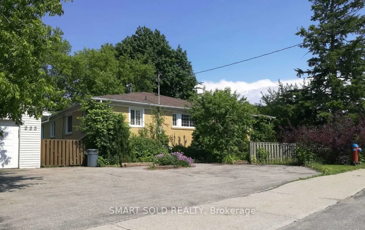 223 Browndale Cres Lower, #2