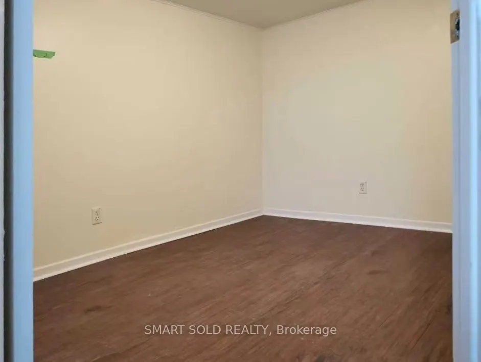 223 Browndale Cres Lower, #2