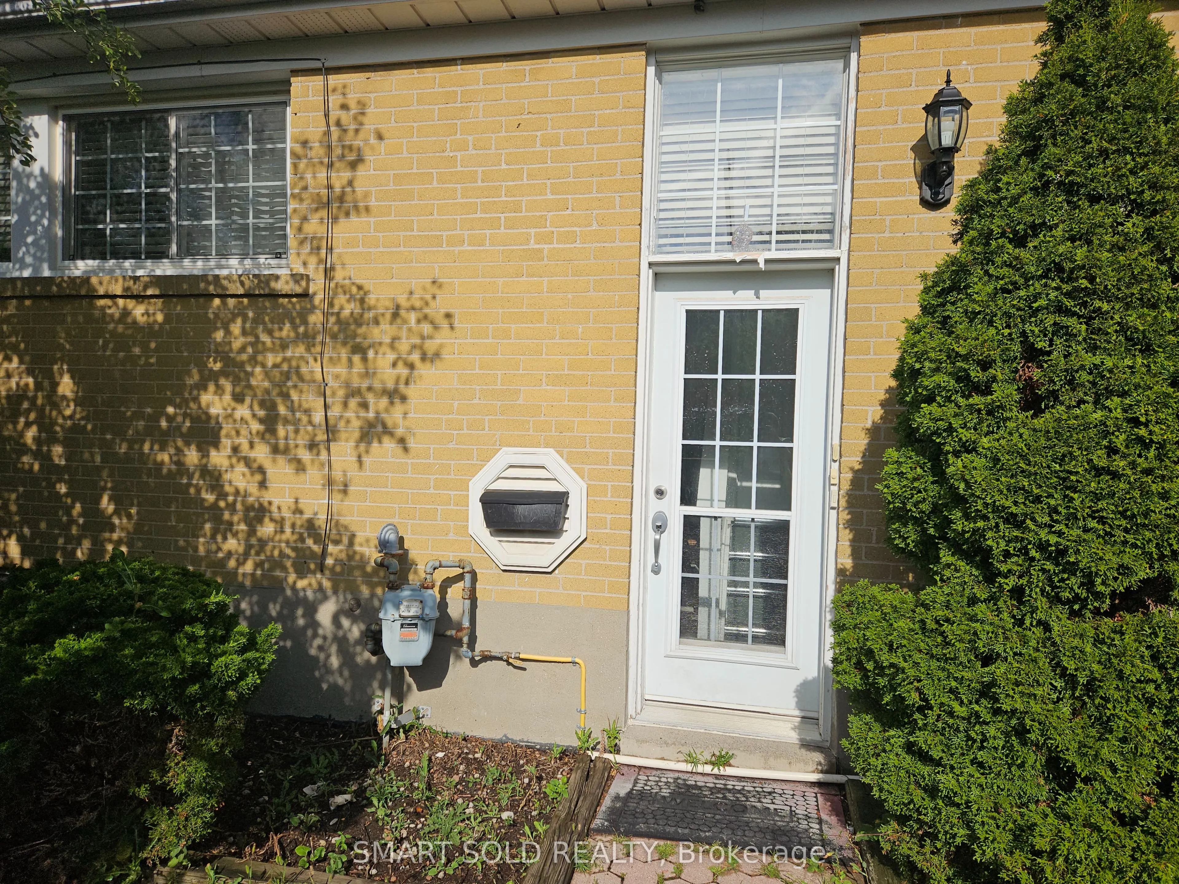 223 Browndale Cres Lower, #2