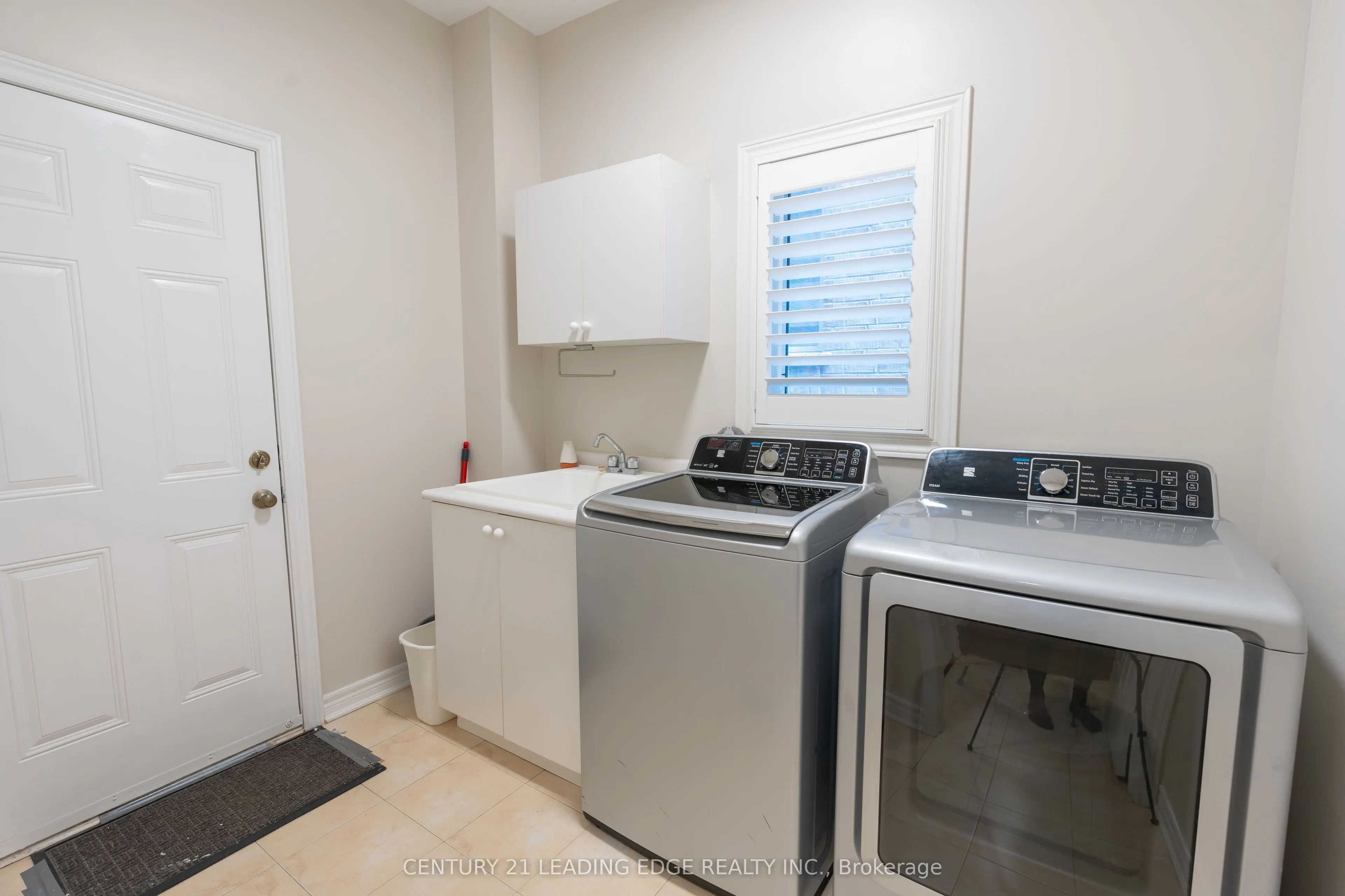 1163 Stuffles Crescent