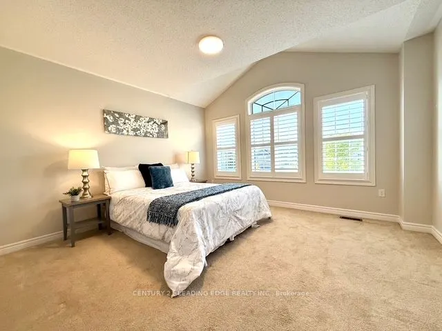 1163 Stuffles Crescent