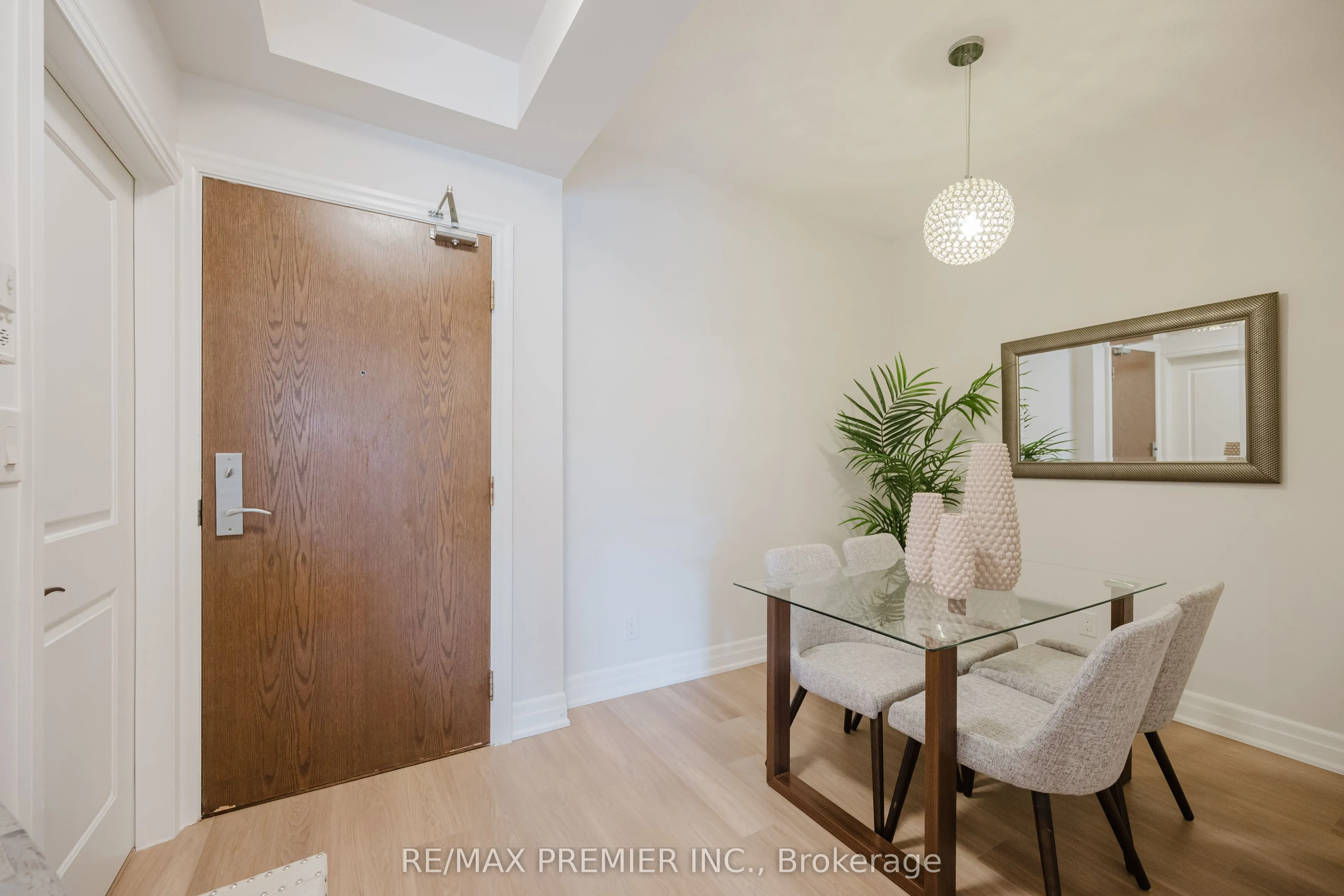 111 Civic Square Gate, #215