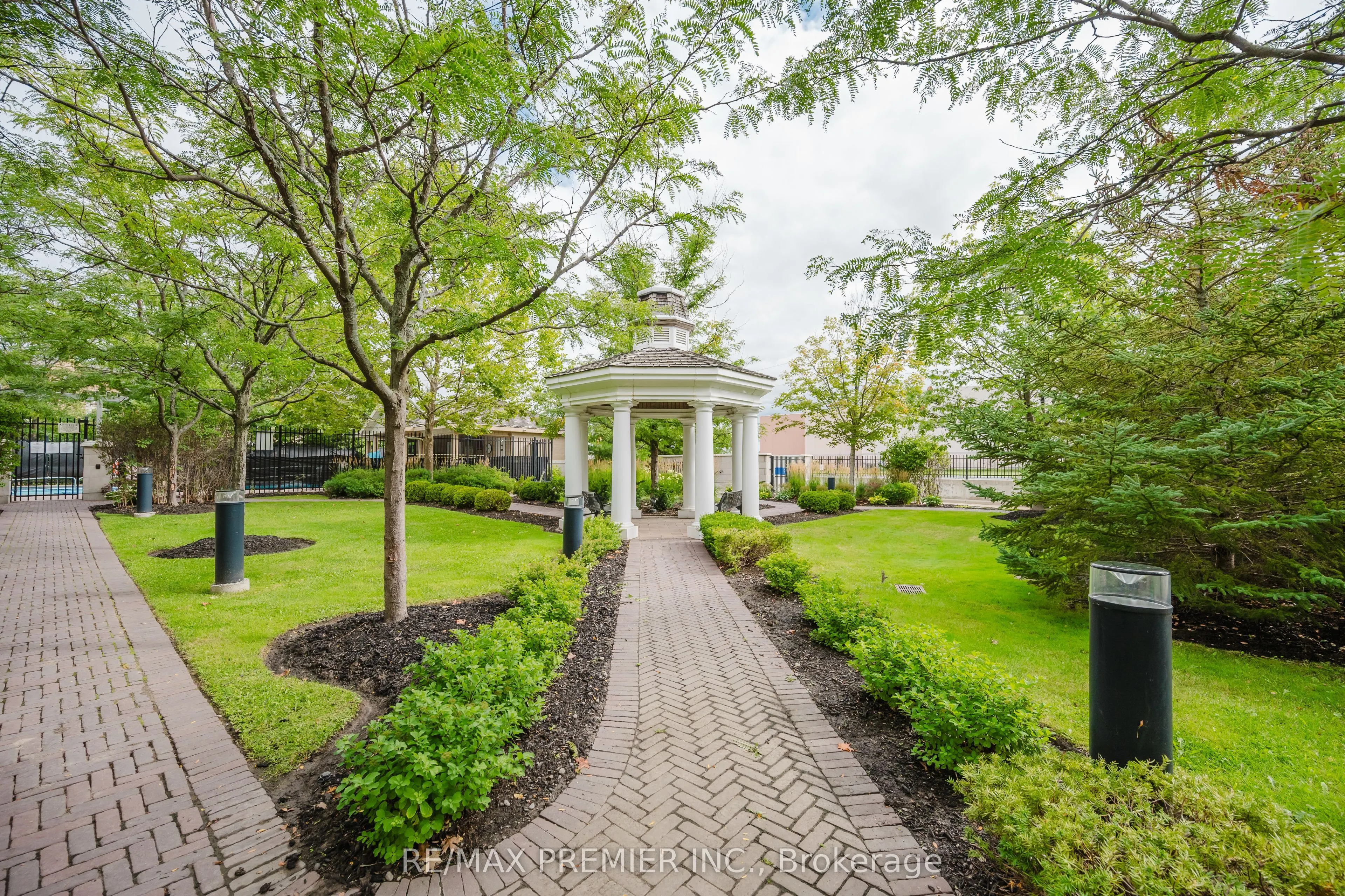 111 Civic Square Gate, #215