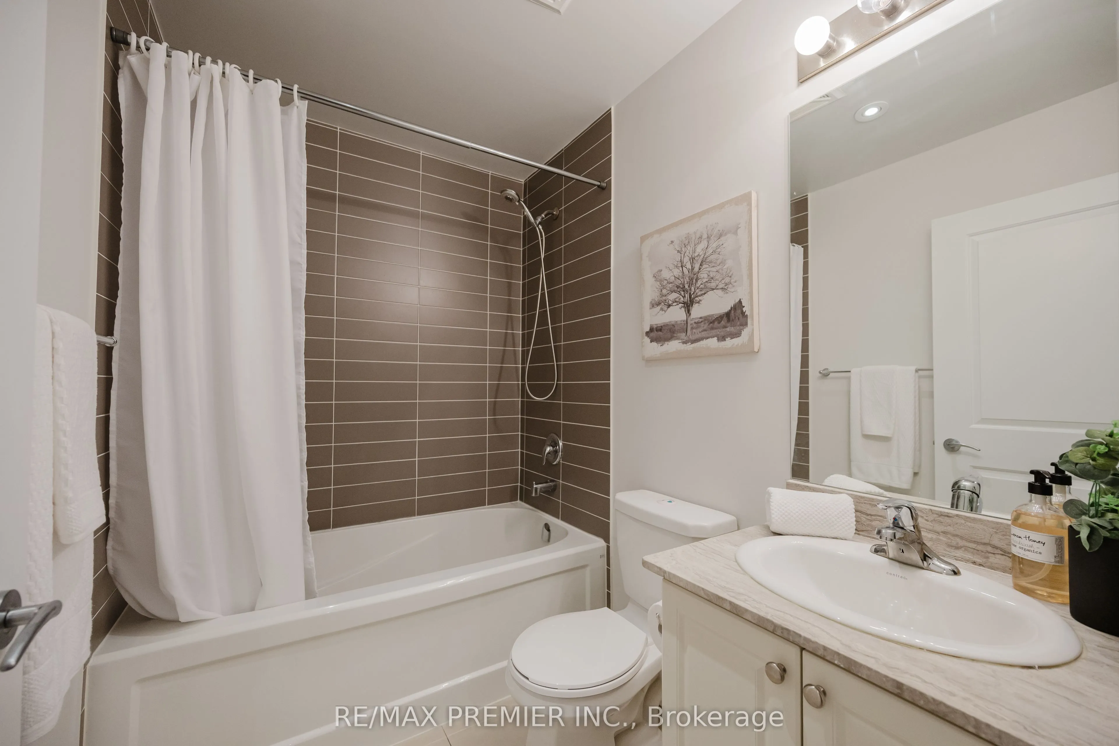 111 Civic Square Gate, #215
