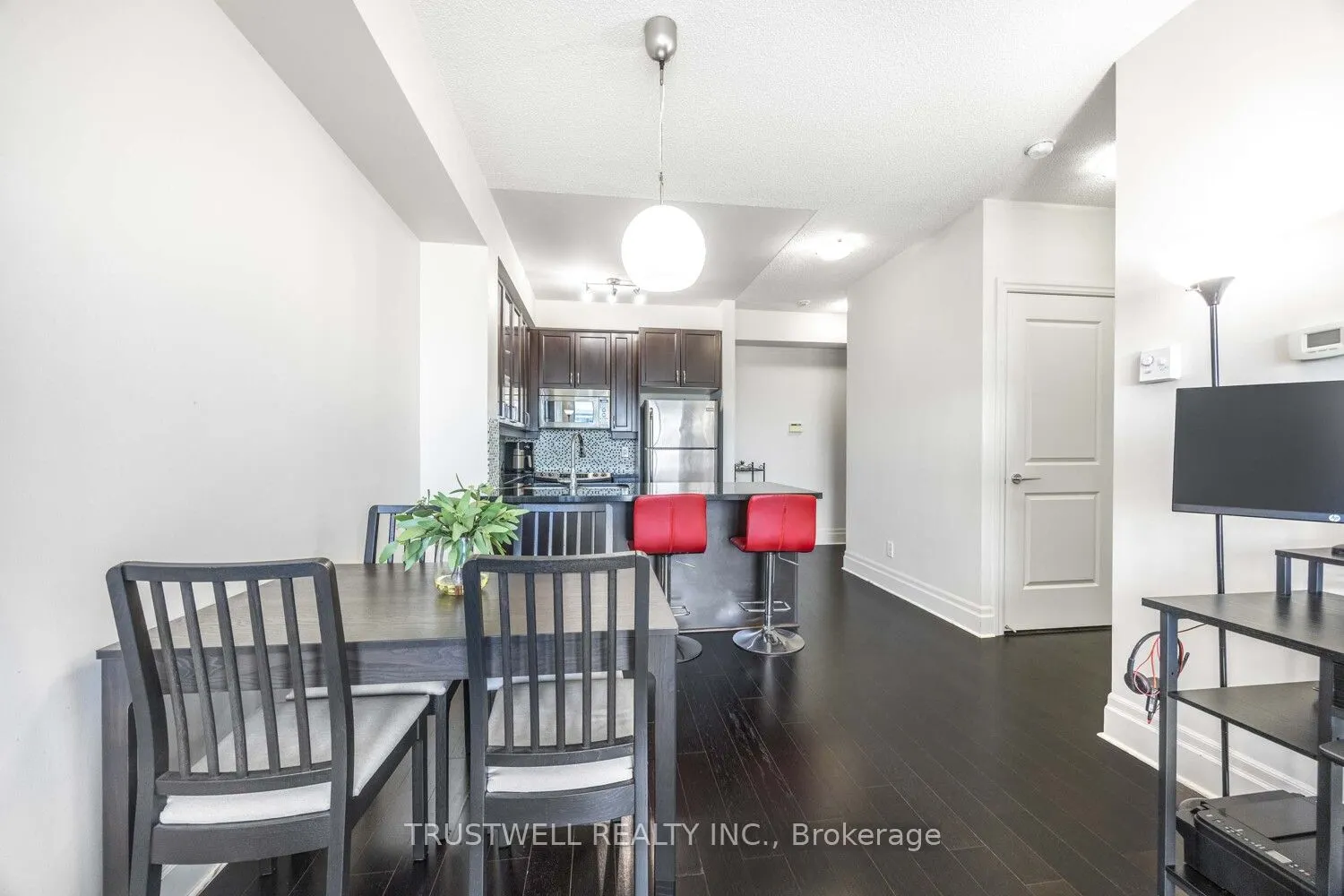151 Upper Duke Crescent, #1207