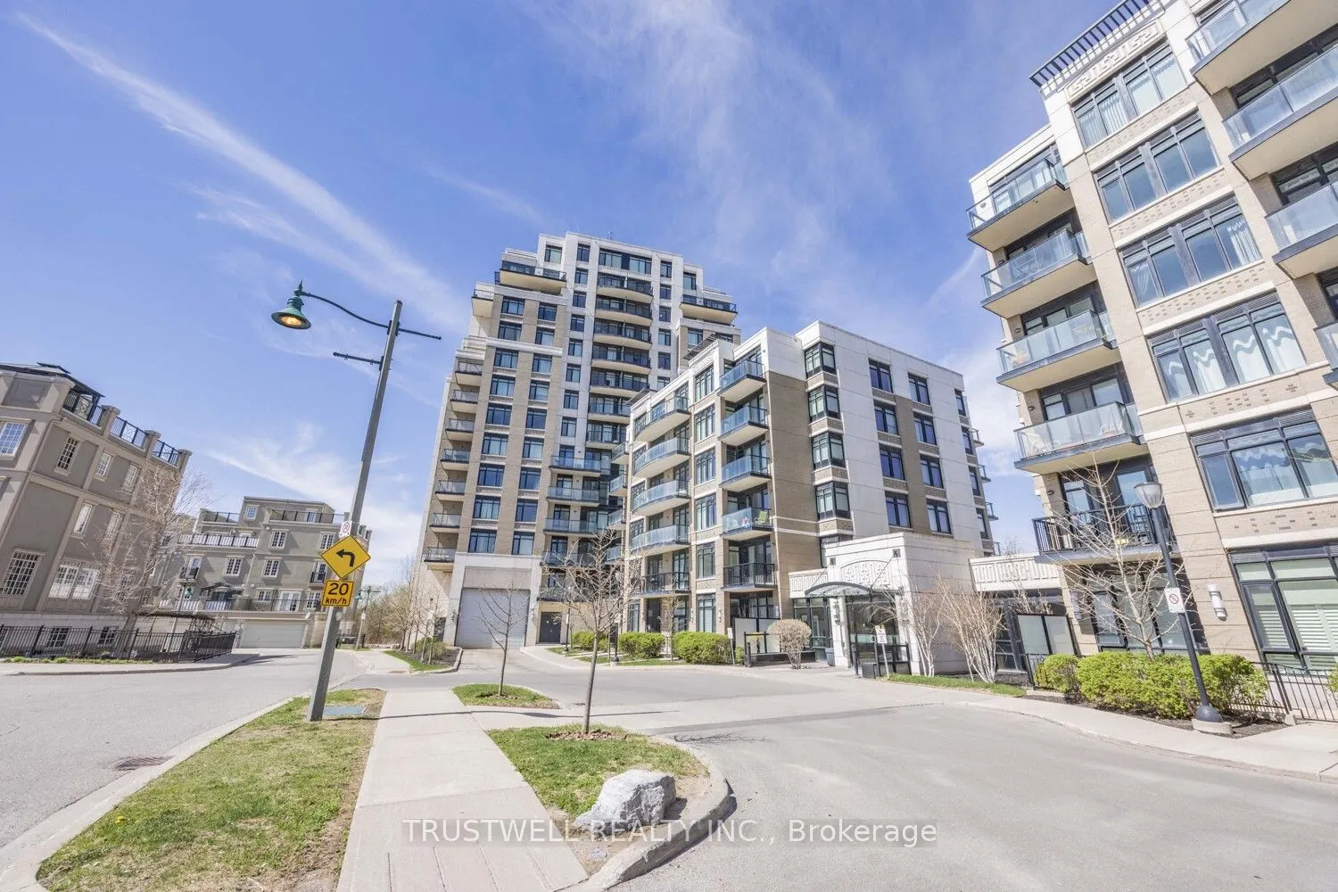 151 Upper Duke Crescent, #1207