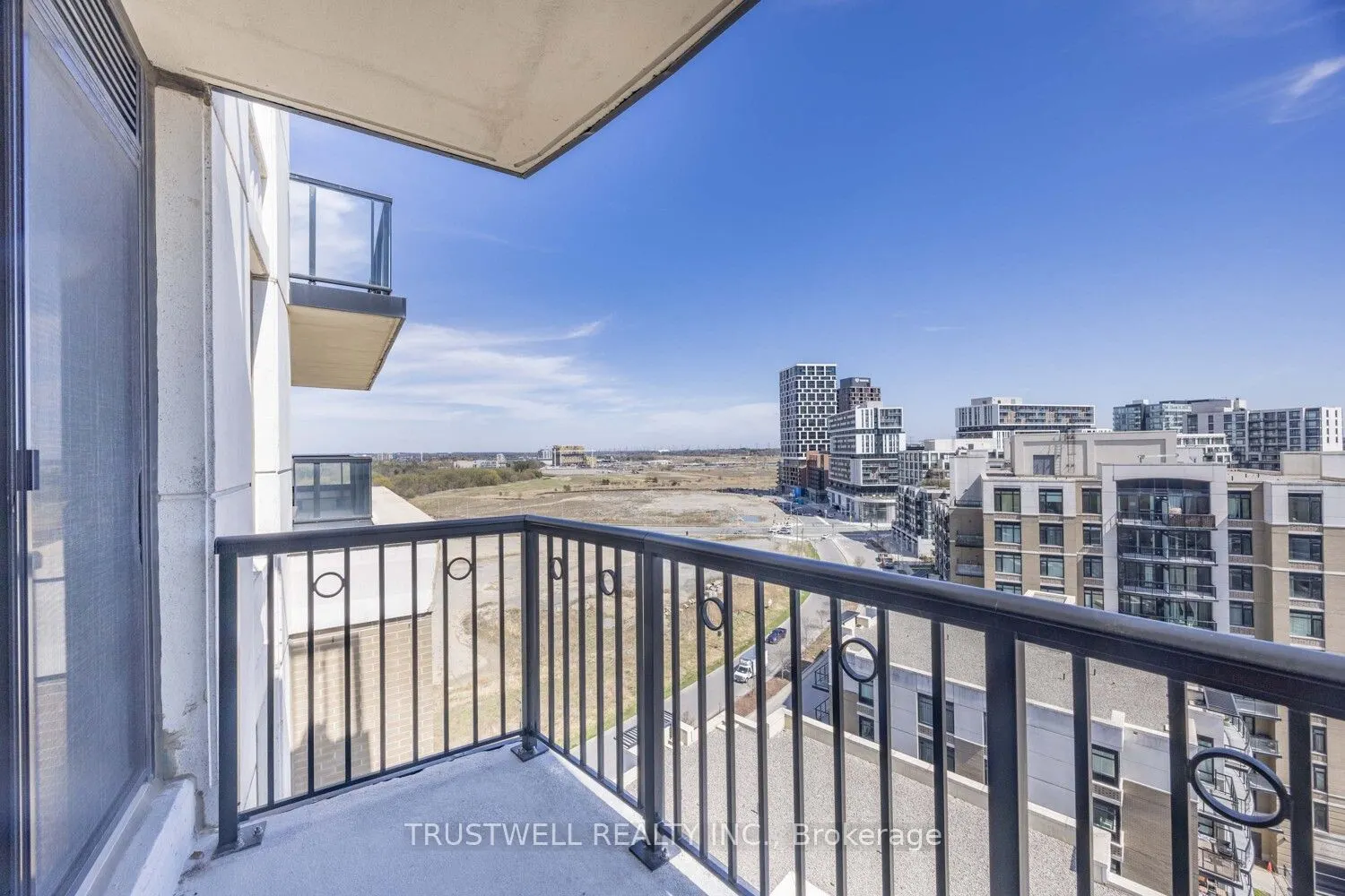 151 Upper Duke Crescent, #1207