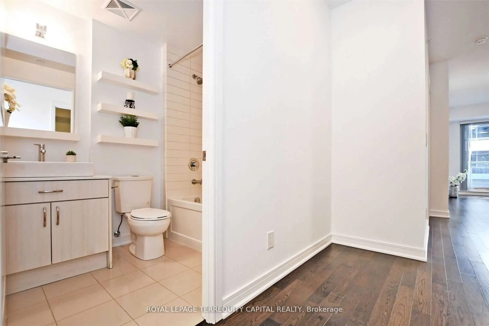 9199 Yonge Street, #406