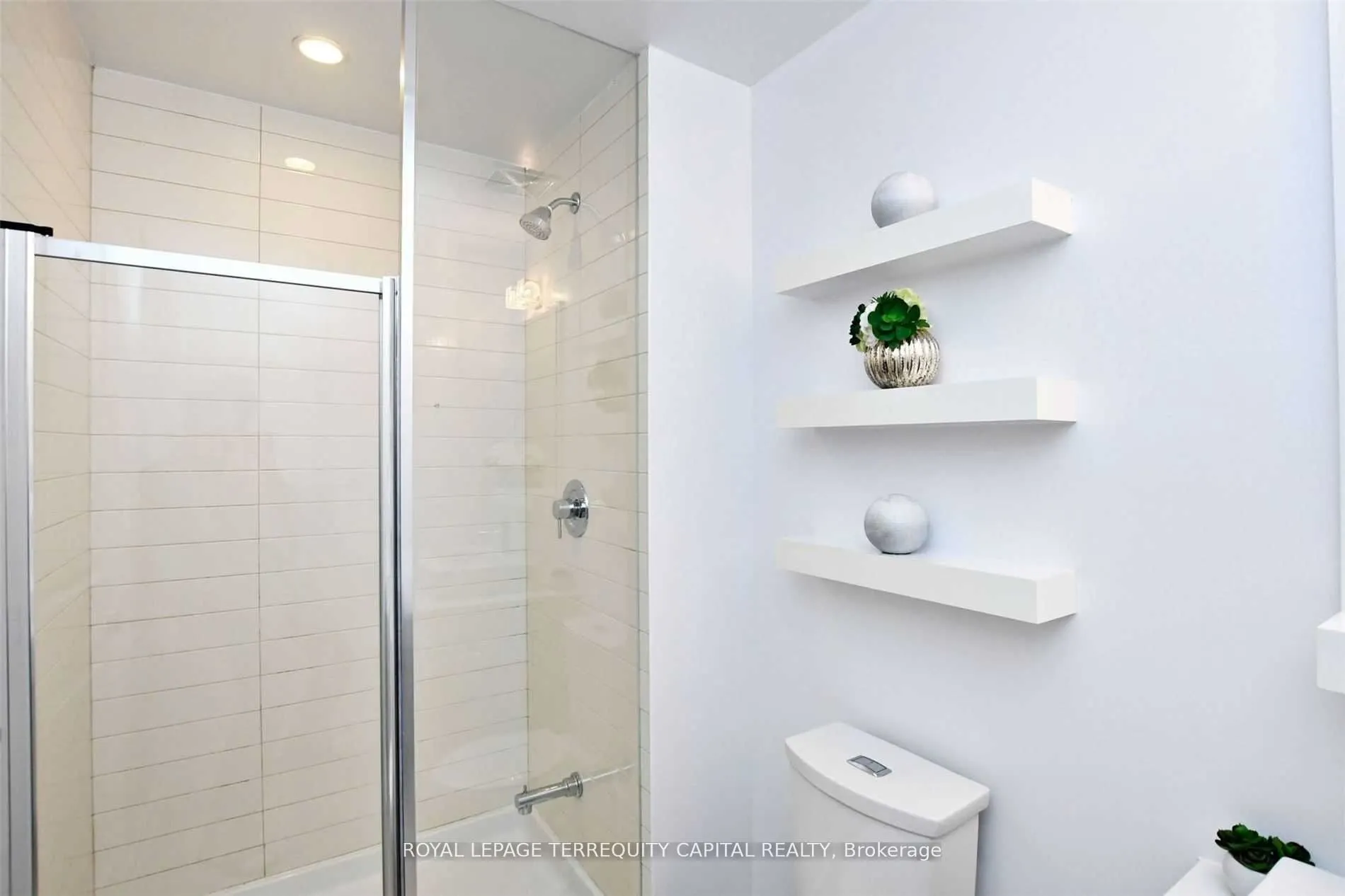 9199 Yonge Street, #406