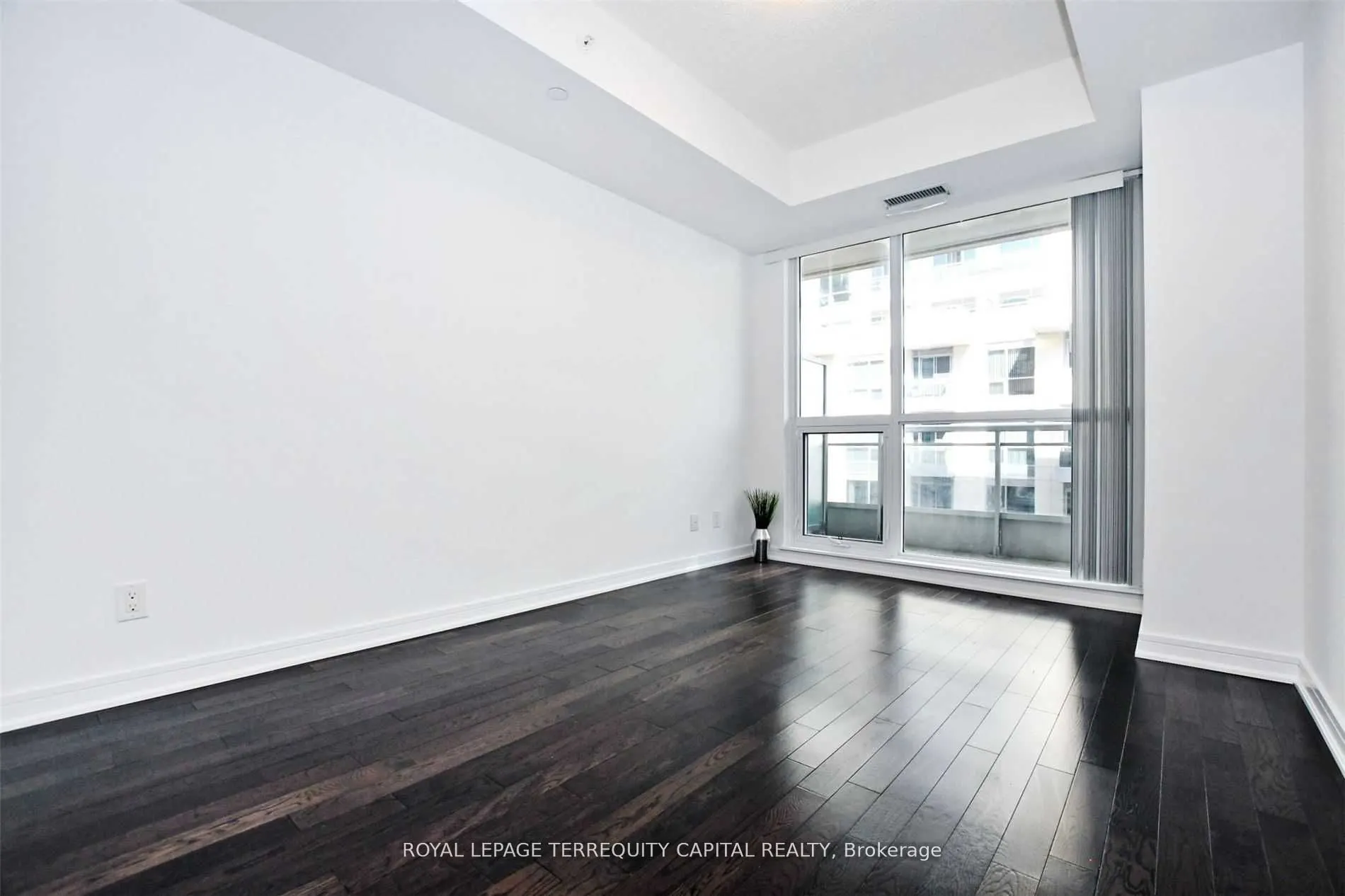 9199 Yonge Street, #406