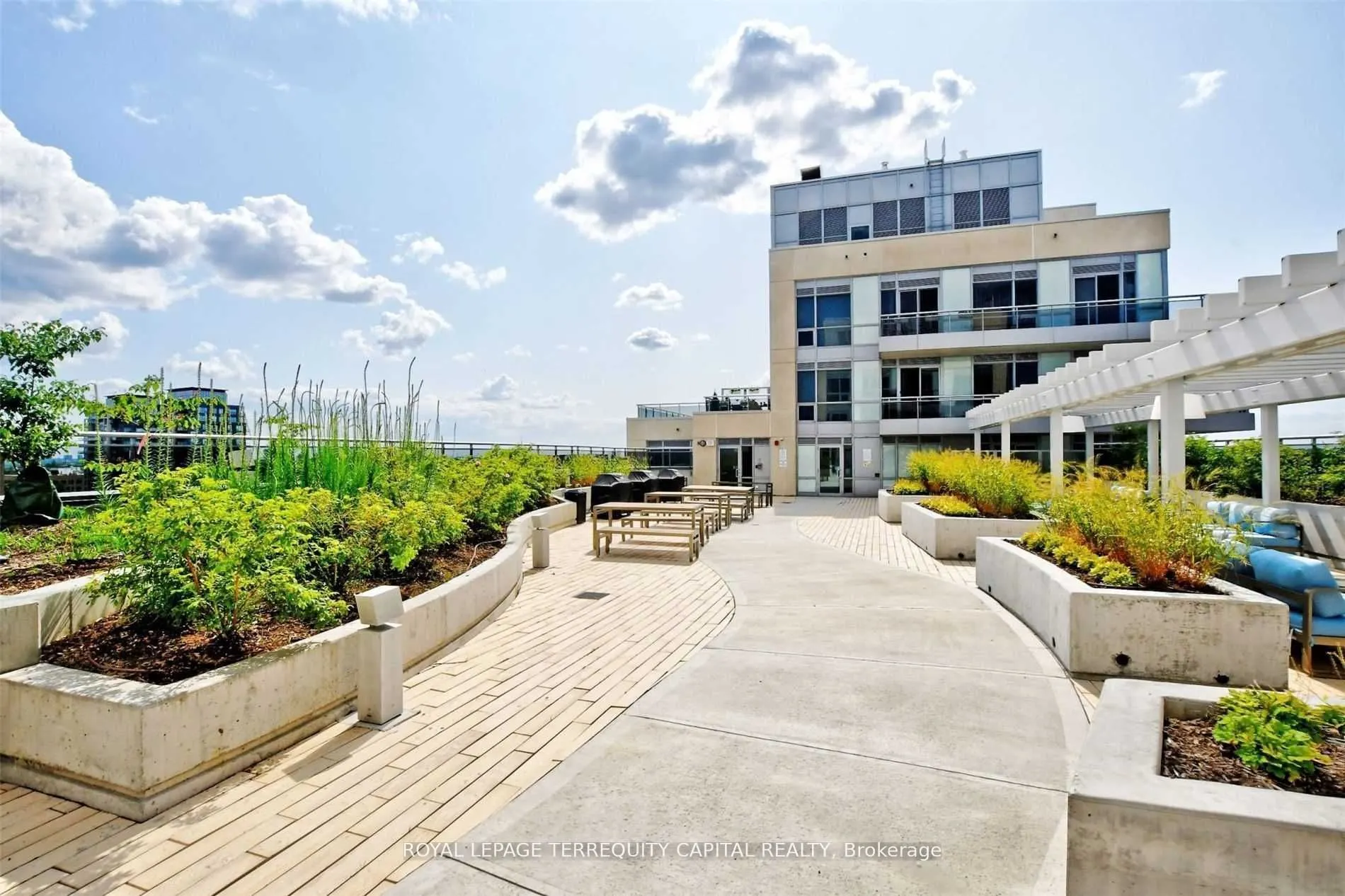 9199 Yonge Street, #406
