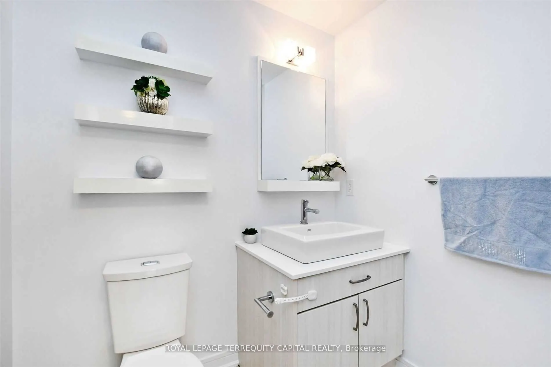 9199 Yonge Street, #406