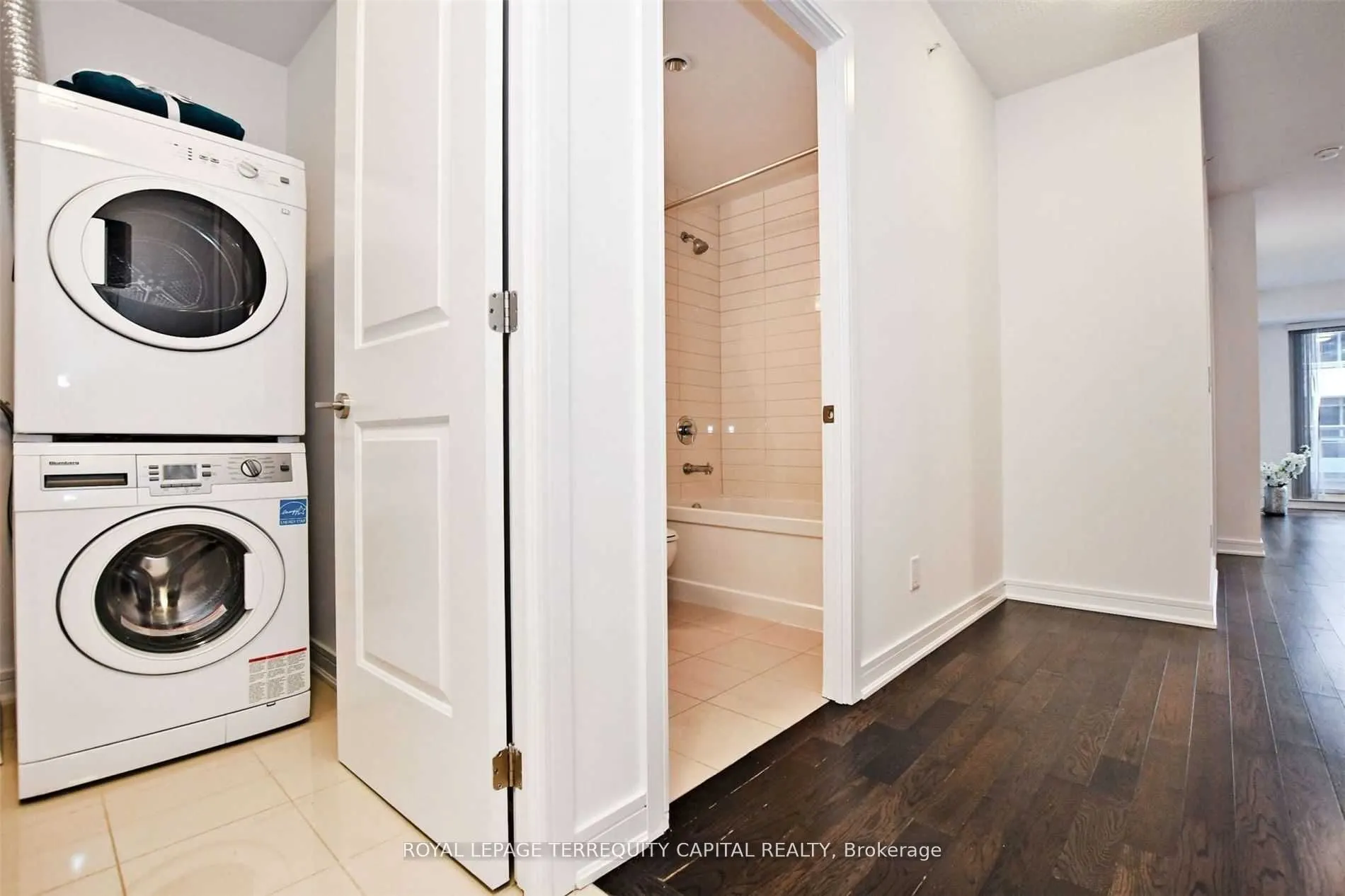 9199 Yonge Street, #406