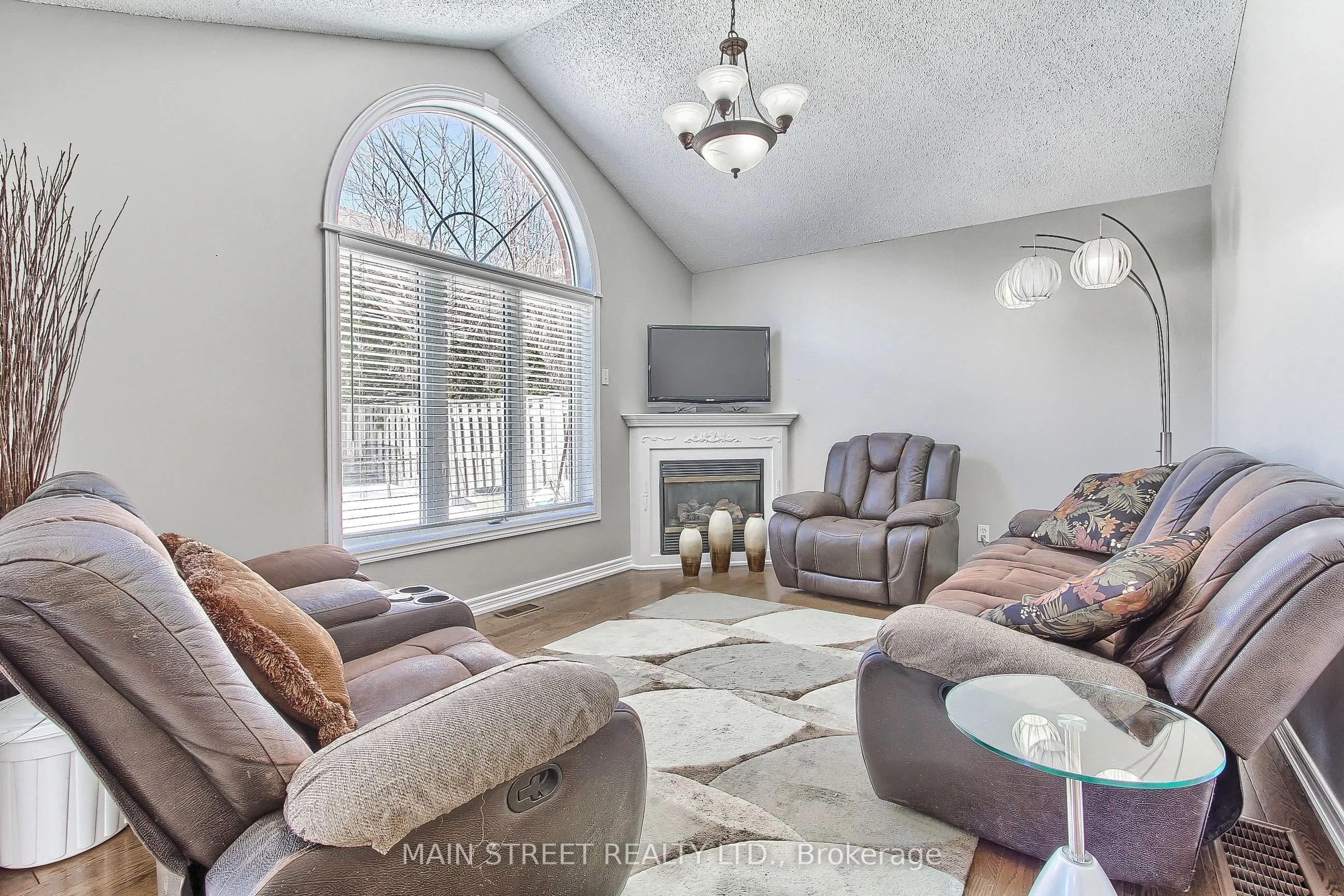 46 Silverstone Crescent