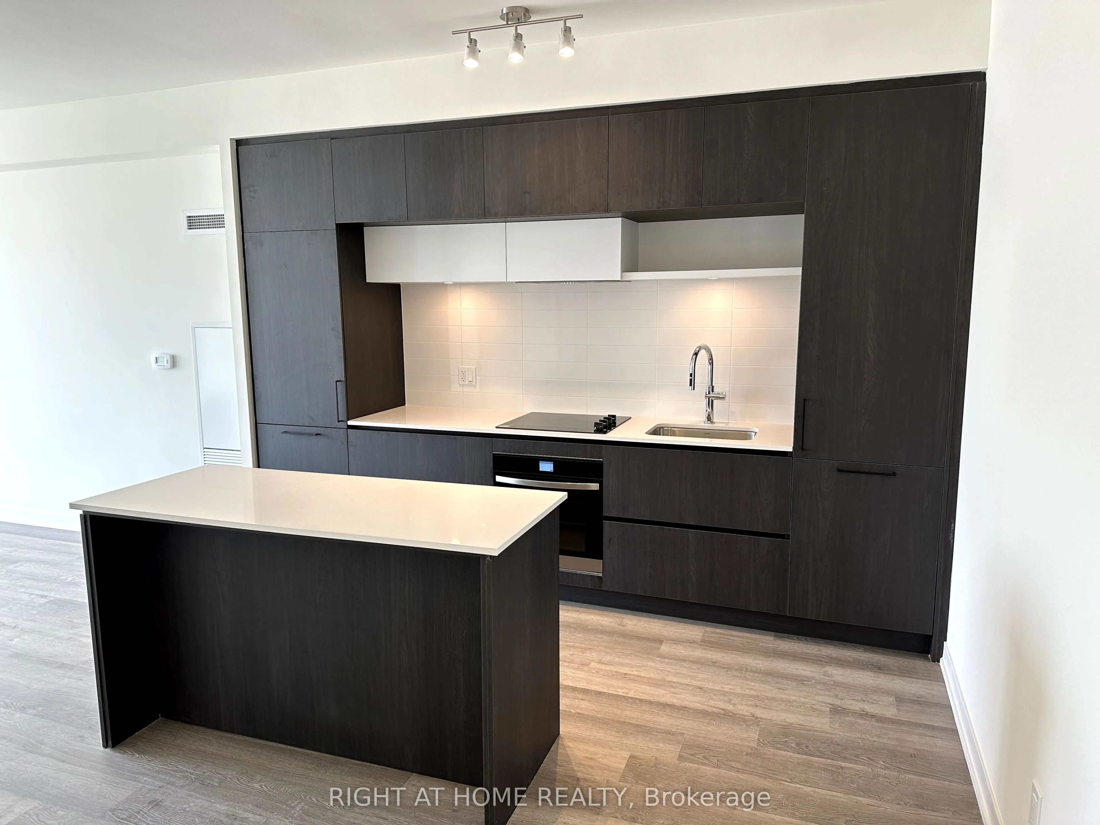 2 David Eyer Road, #528
