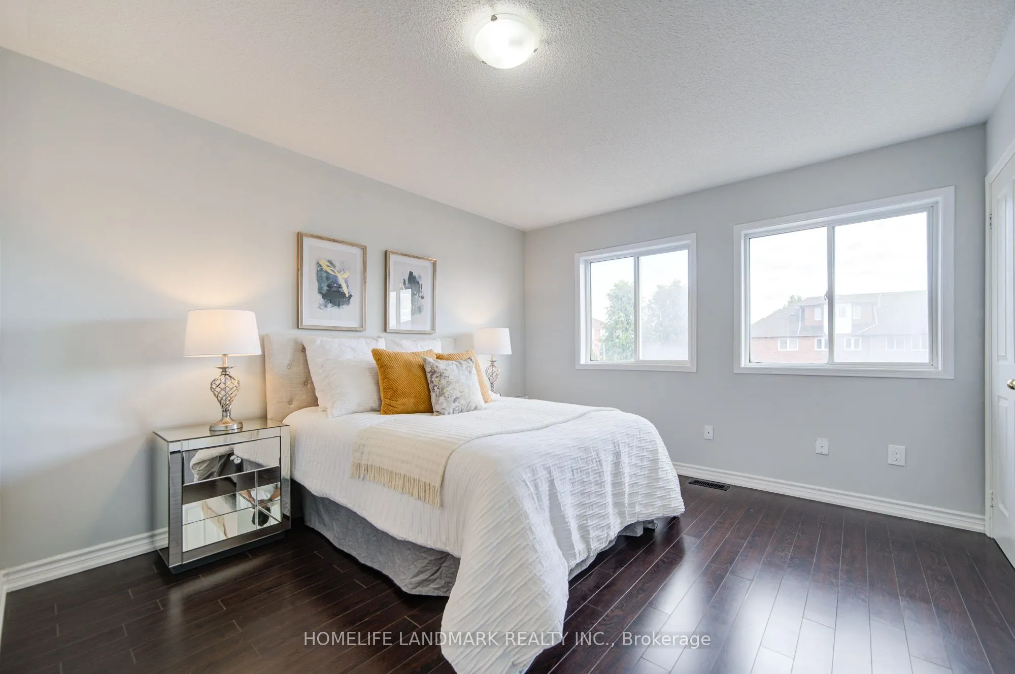 27 Bur Oak Avenue