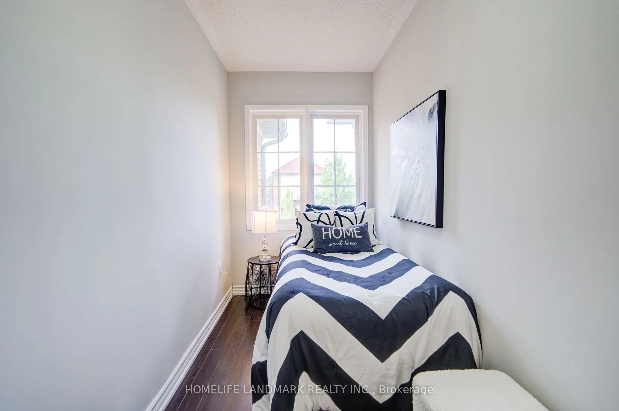 27 Bur Oak Avenue